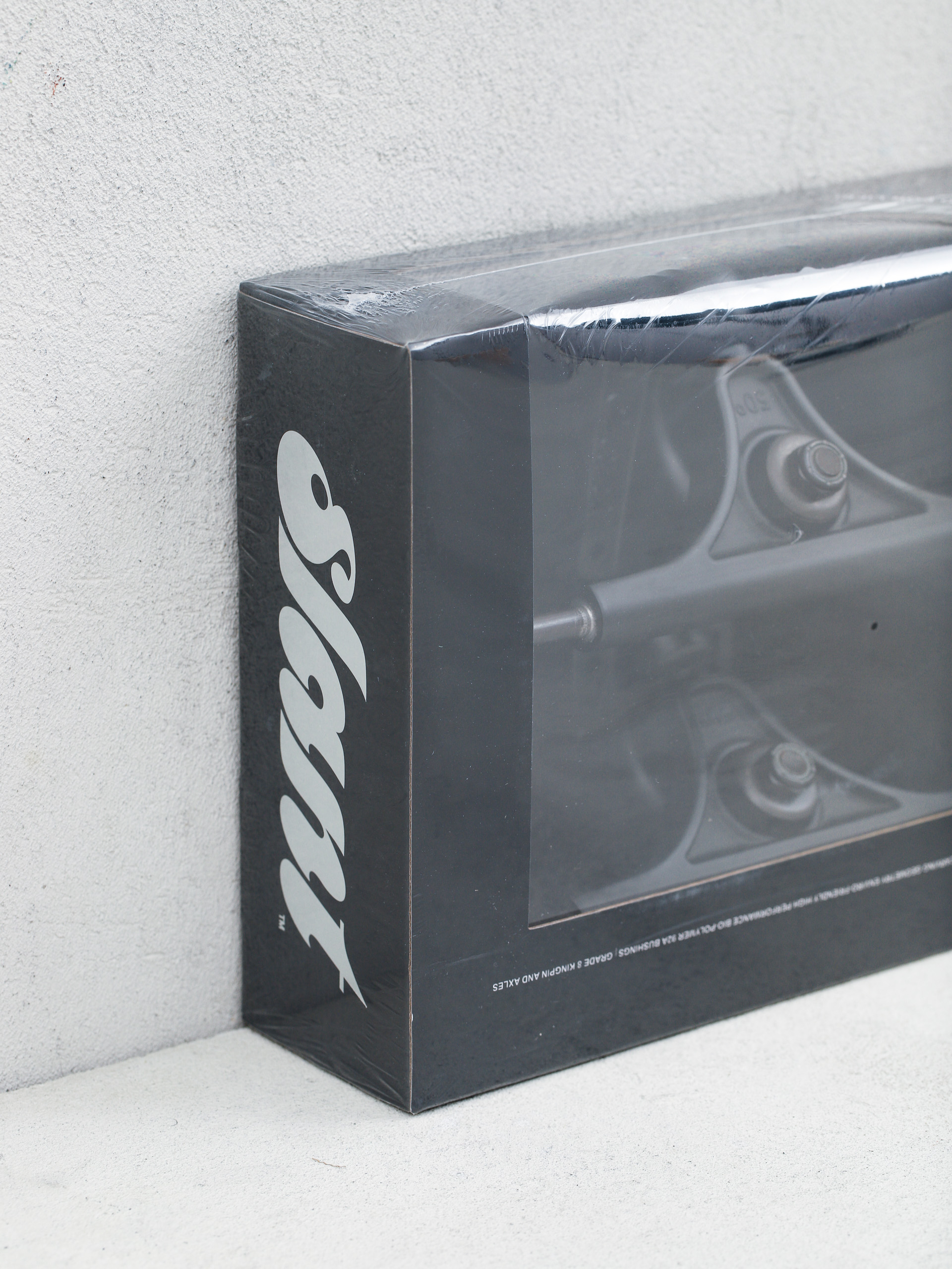 Globe Slant Reverse Kingpin Achsen (flat black/flat black)