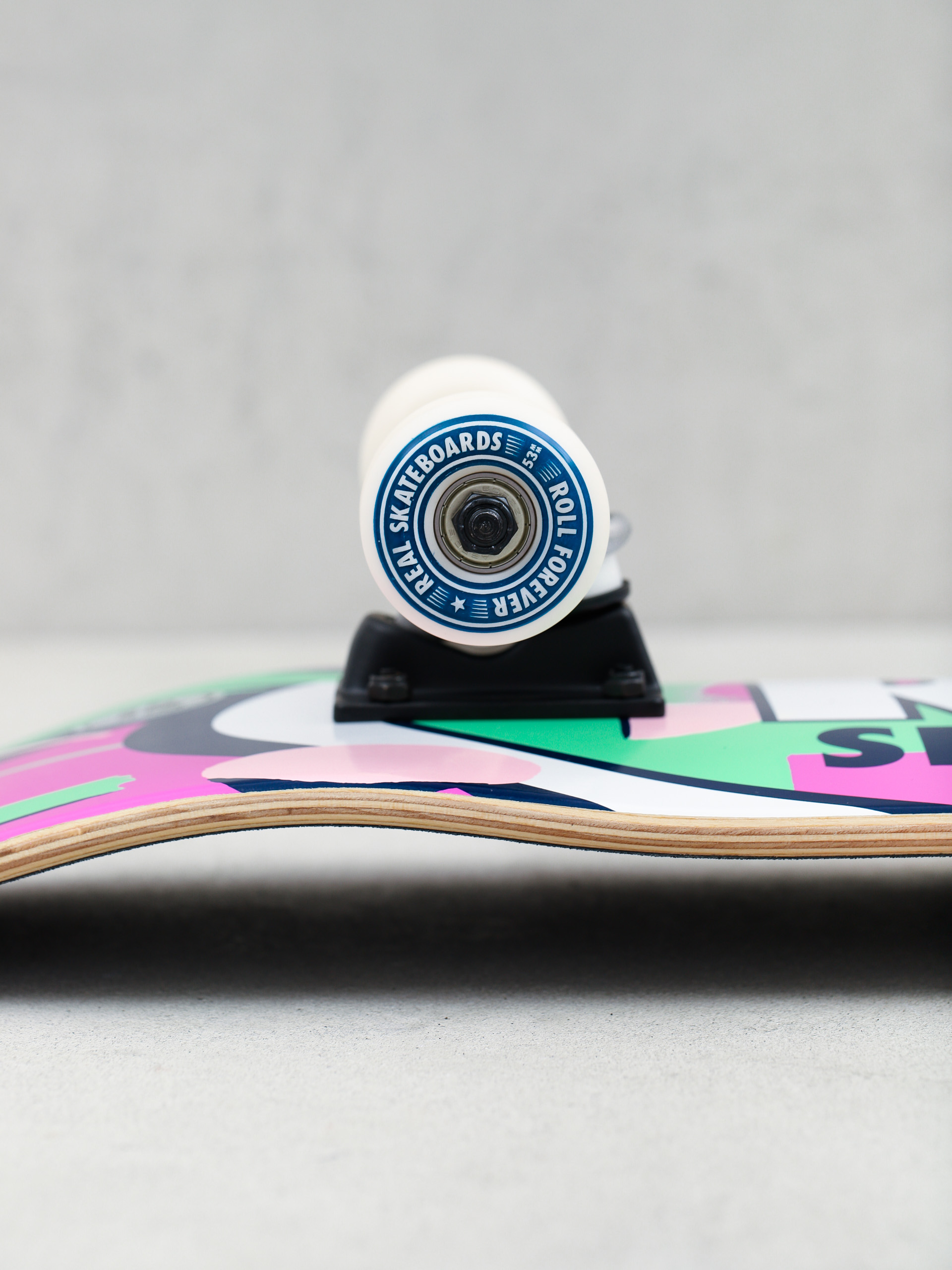 Real Outrun Oval Skateboard (assorted)