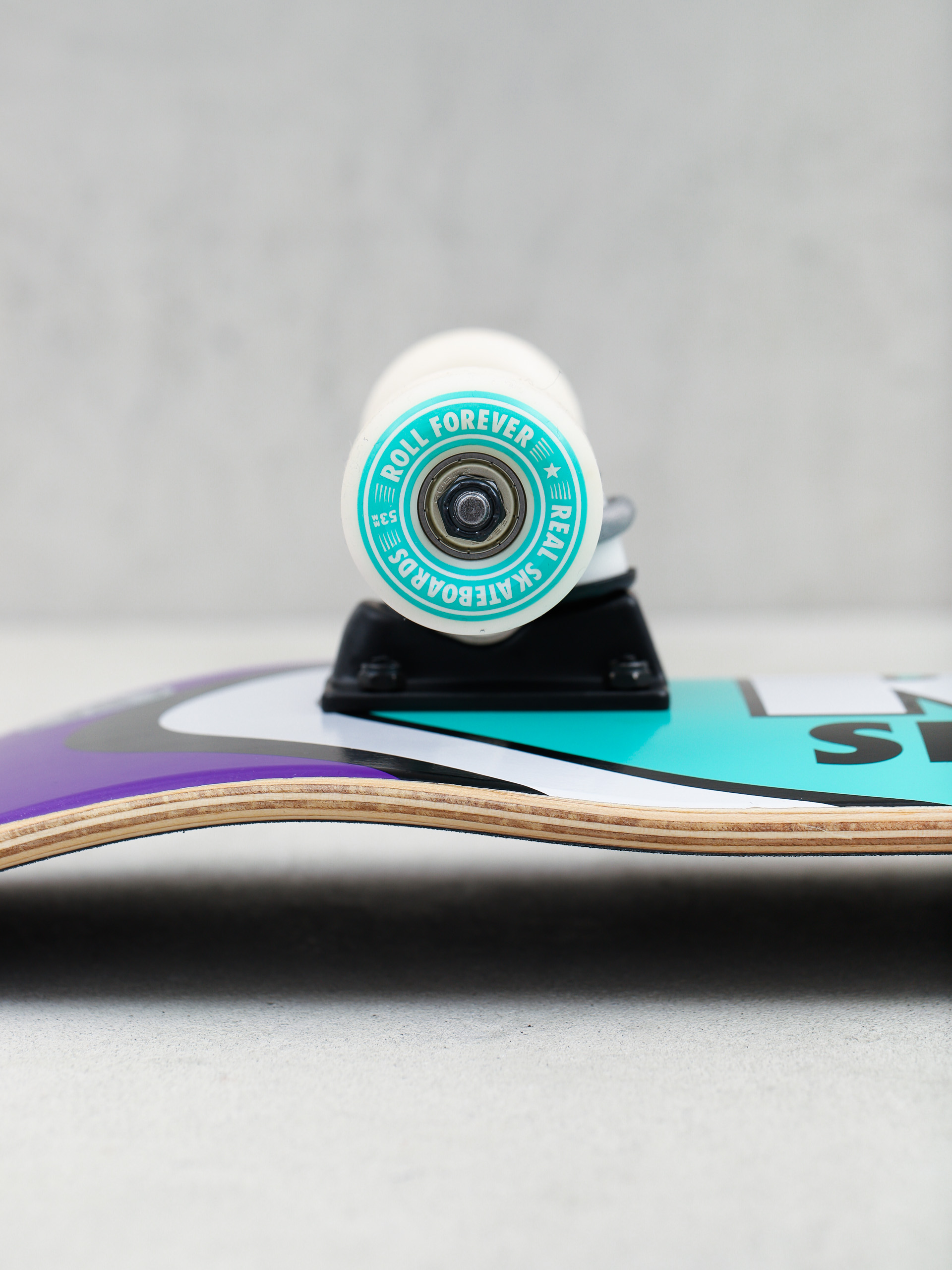 Real Classic Oval II Skateboard (purple)