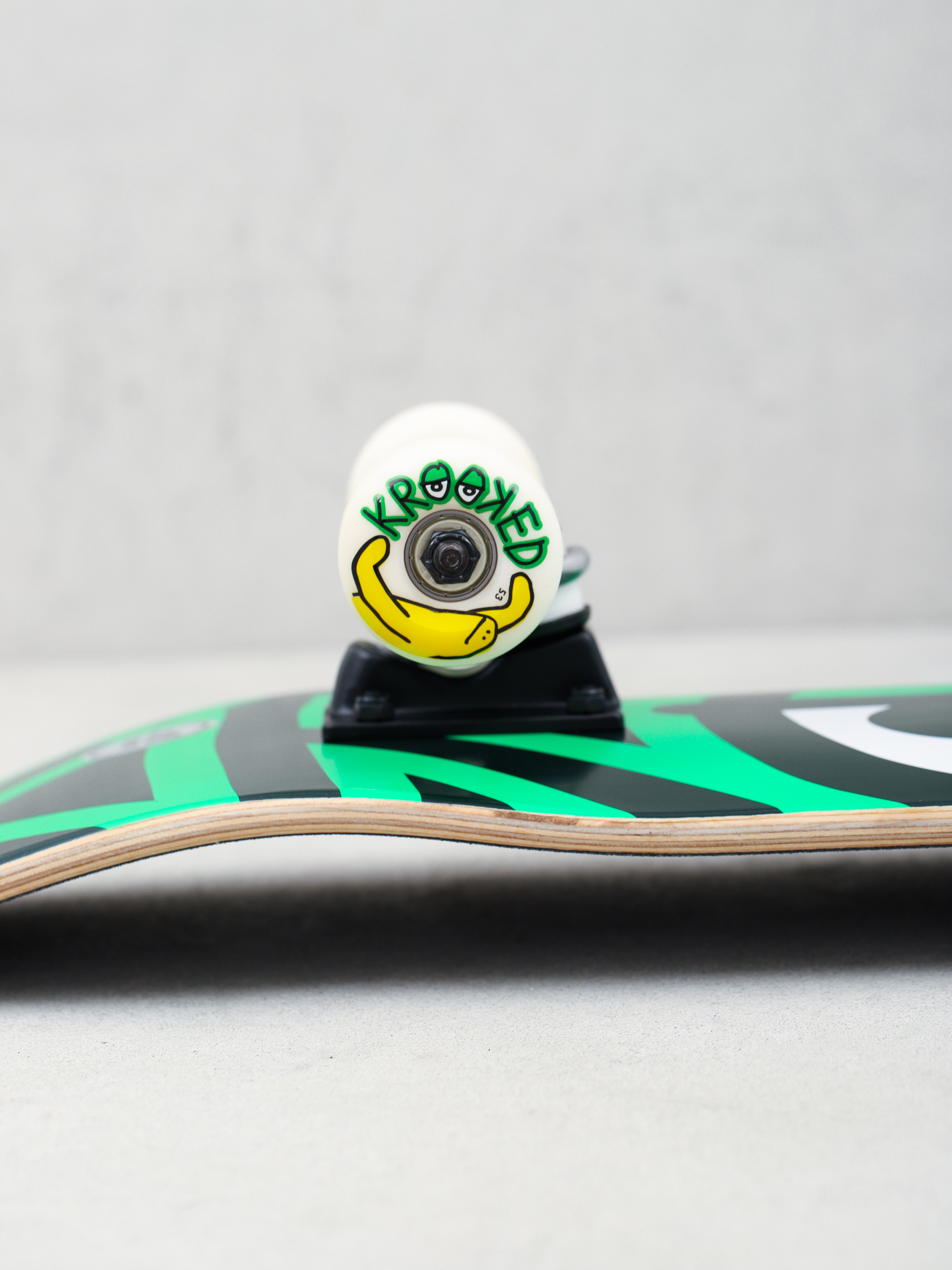 Krooked Eyes II Skateboard (green/black)