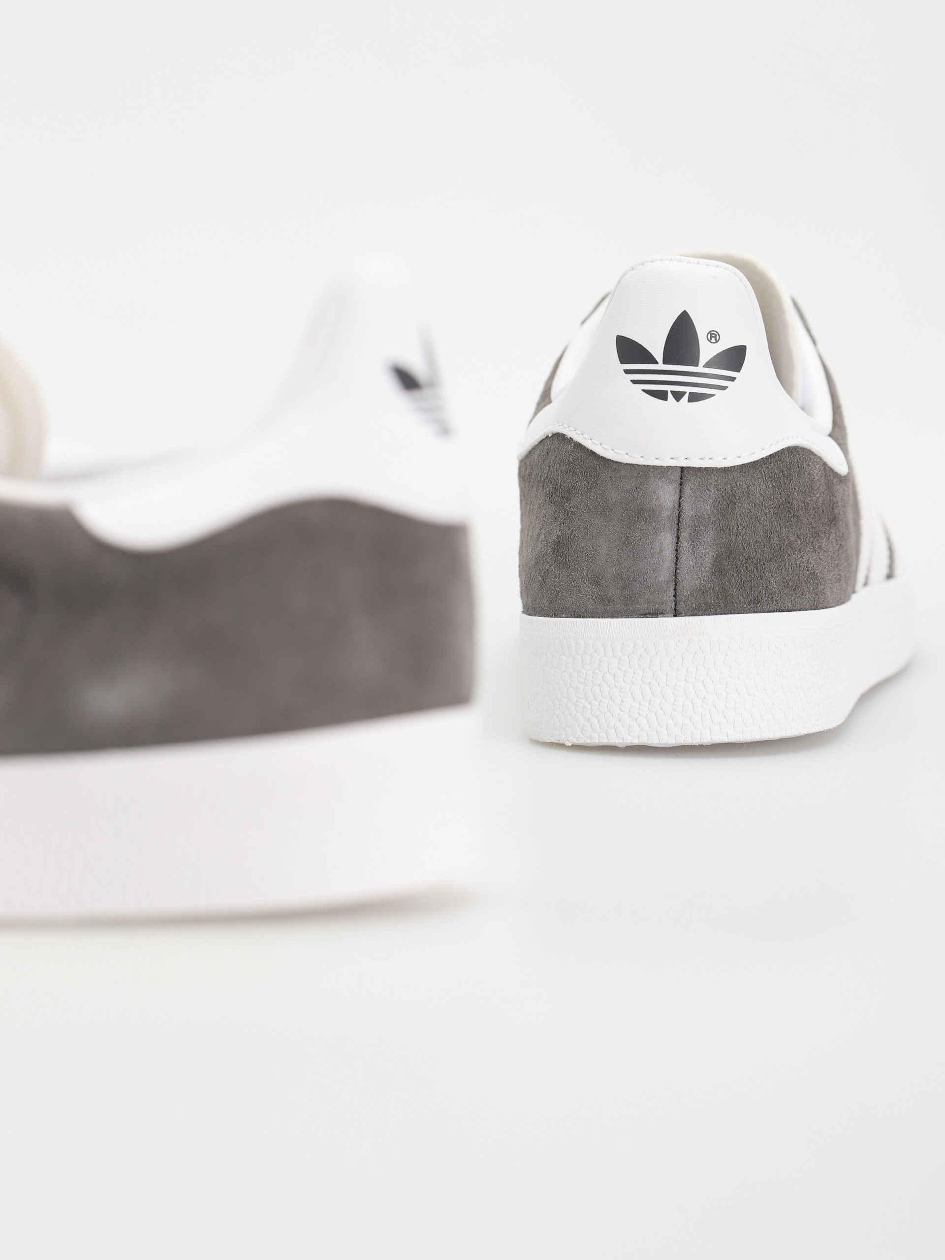 adidas Originals Gazelle Shoes (dgsogr/white/goldmt)