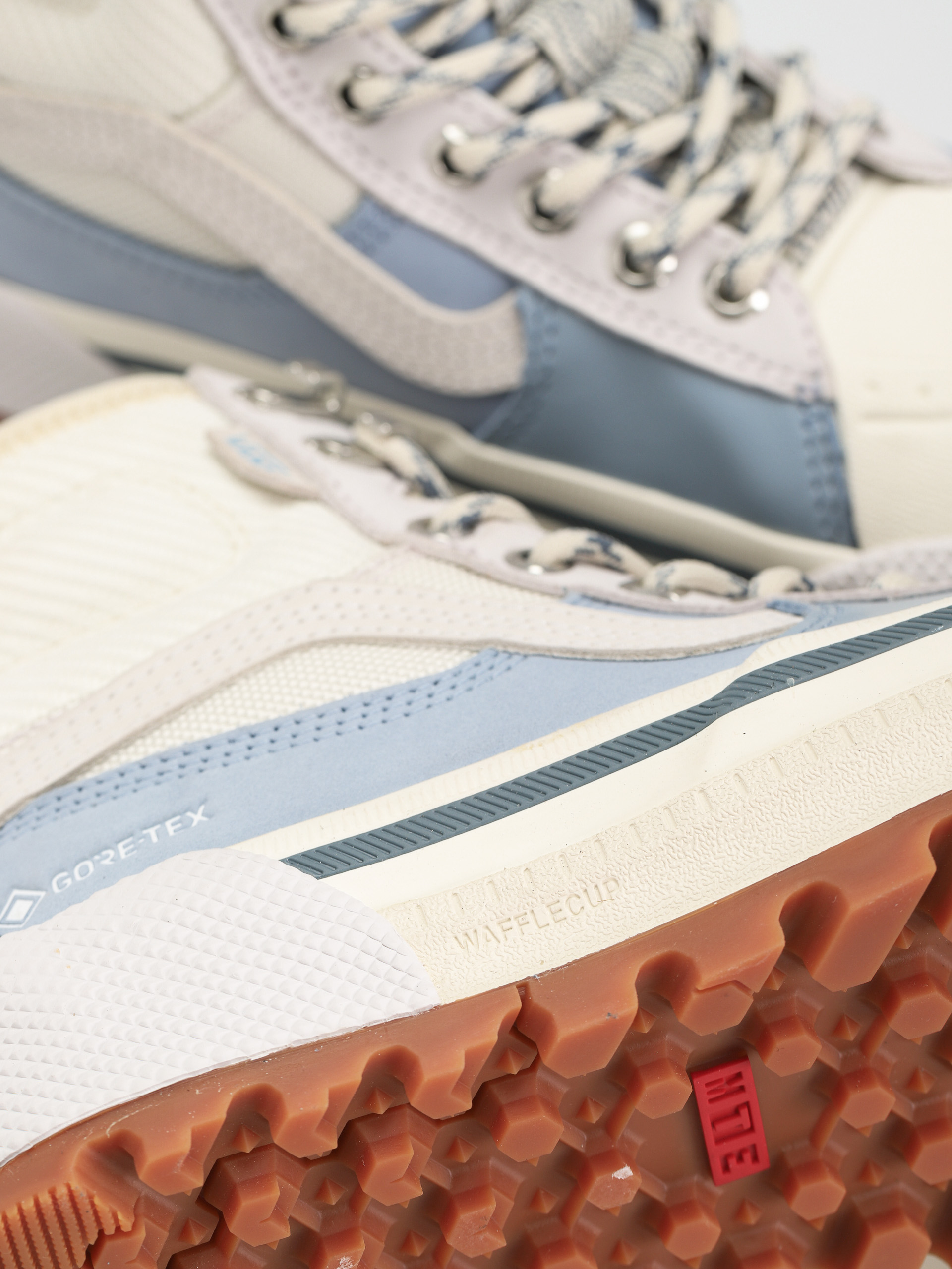 Vans Sk8 Hi Gore Tex MTE 3 Shoes (trekker marshmallow)