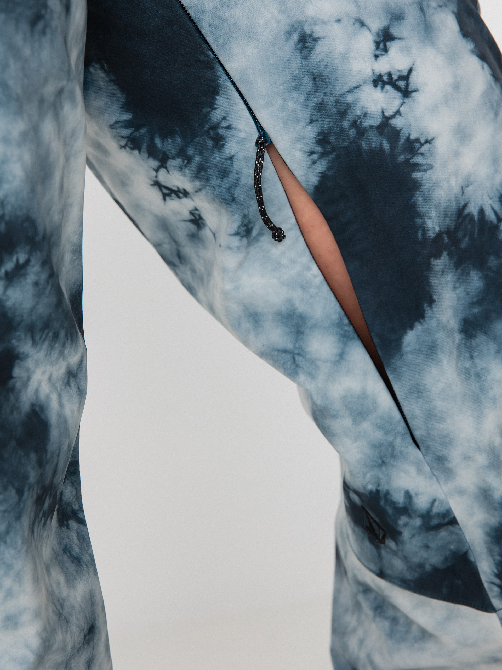 Womens Volcom Dust Up Bonded Snowboard pants (storm tie dye)