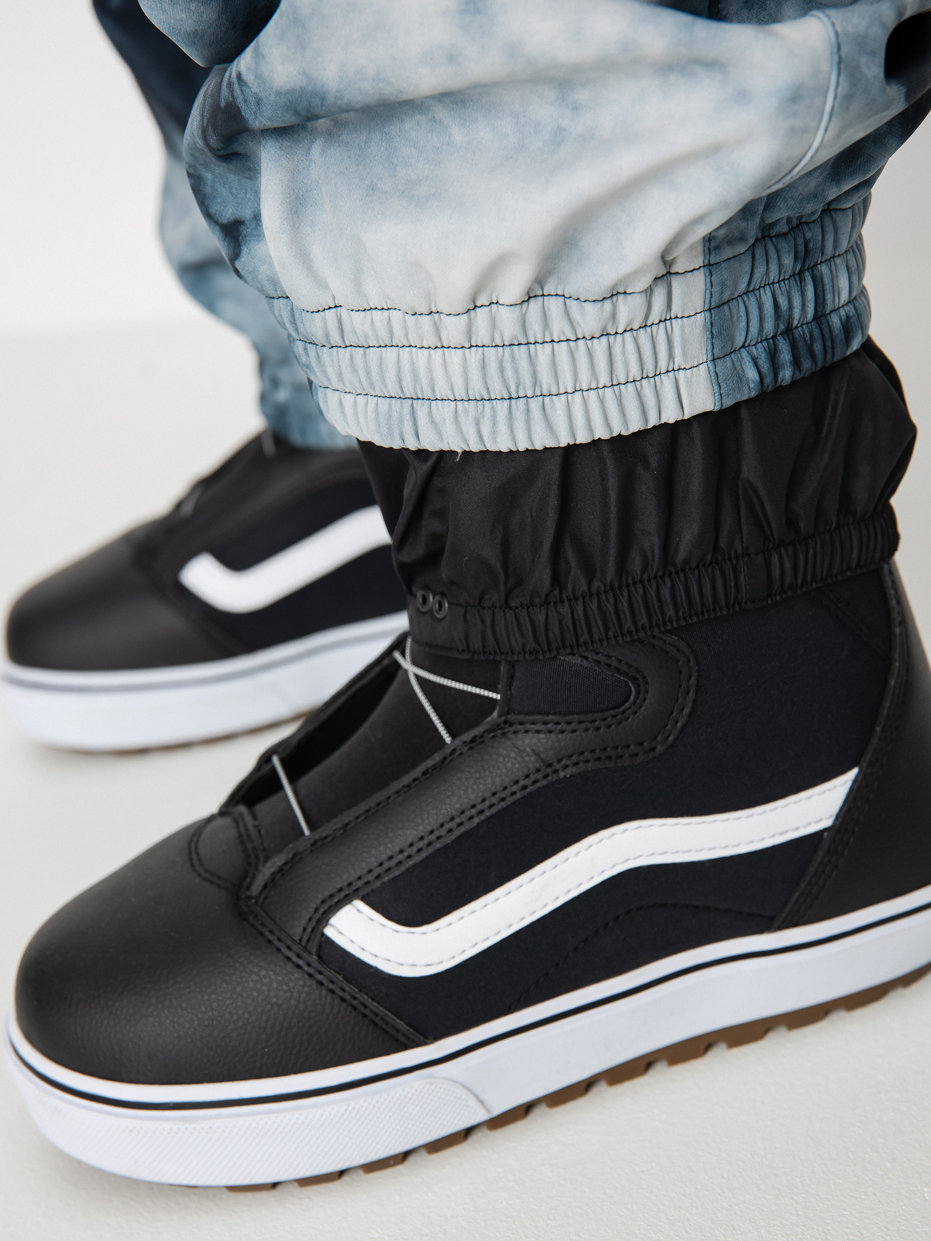 Womens Volcom Dust Up Bonded Snowboard pants (storm tie dye)