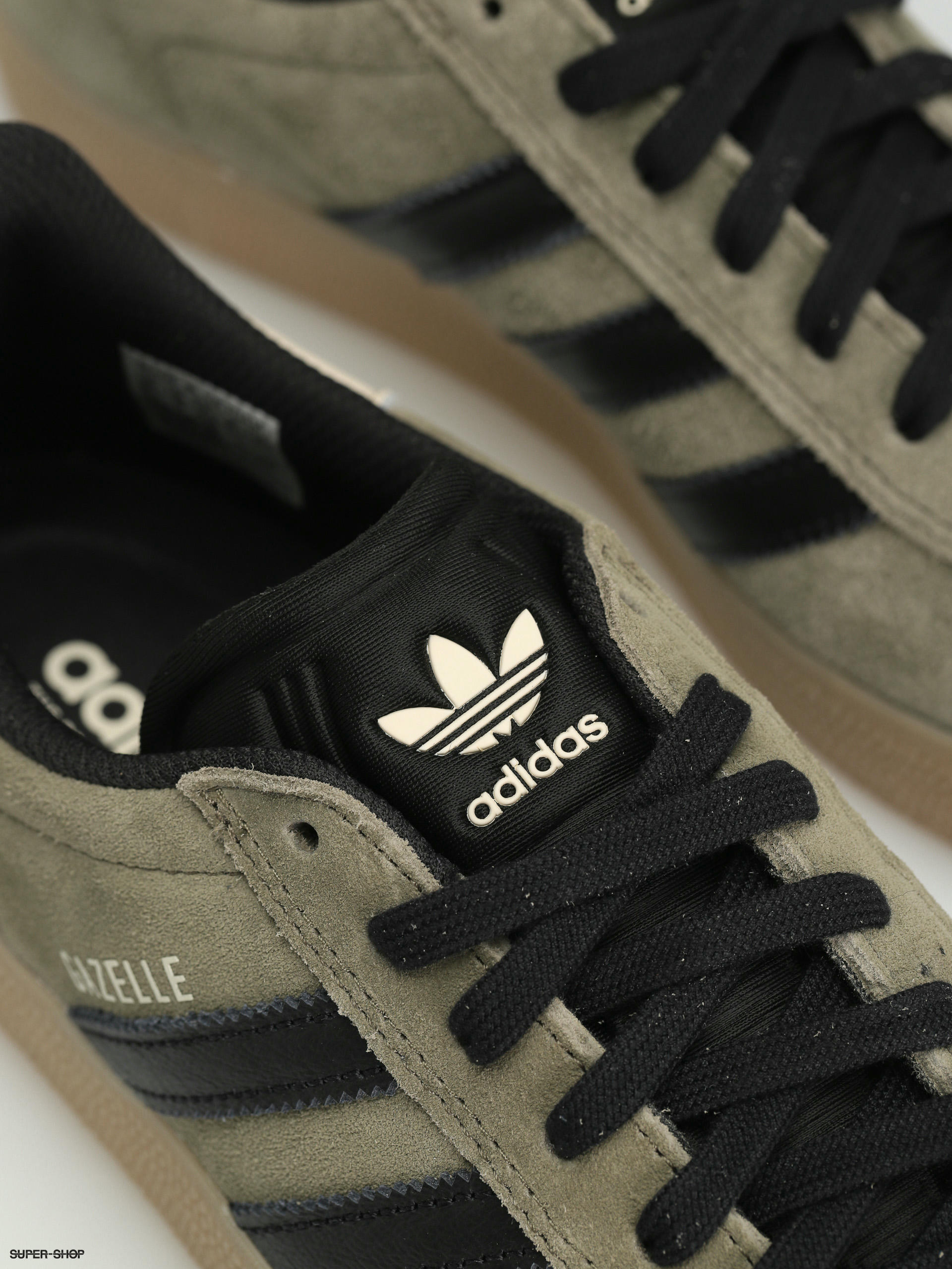 adidas Gazelle Adv Shoes (olistr/cblack/ecrtin)