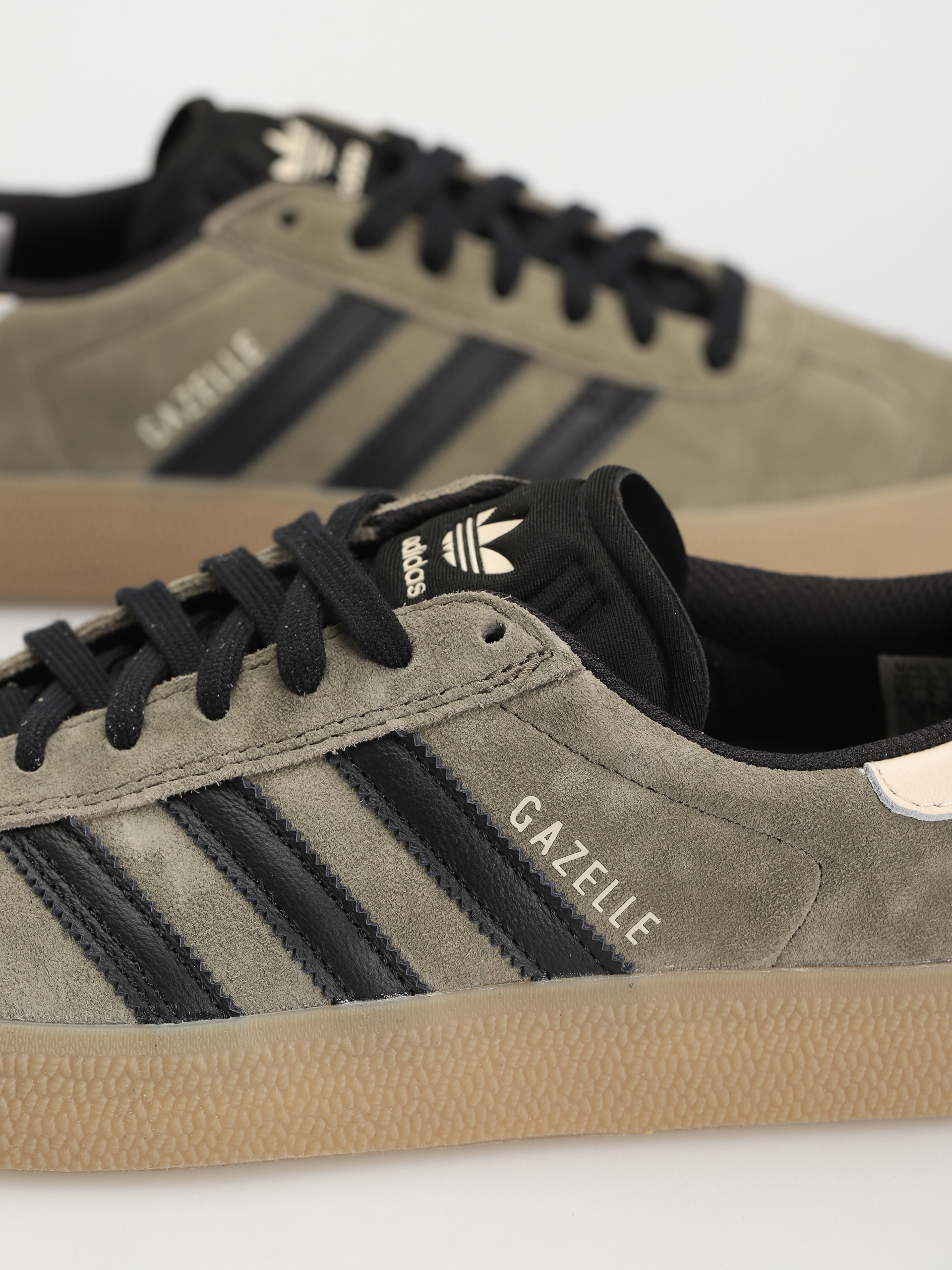 adidas Gazelle Adv Shoes (olistr/cblack/ecrtin)