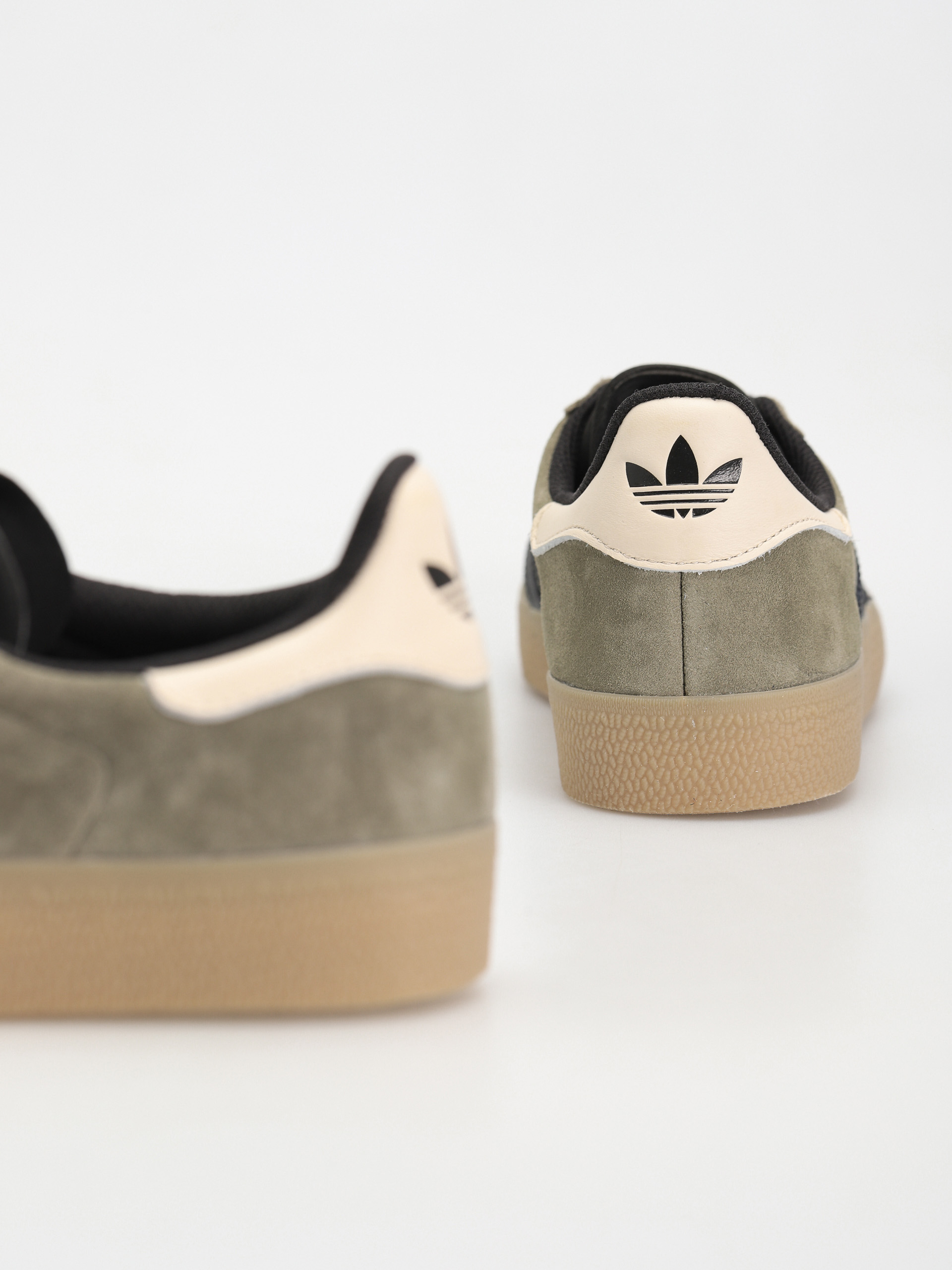 adidas Gazelle Adv Shoes (olistr/cblack/ecrtin)