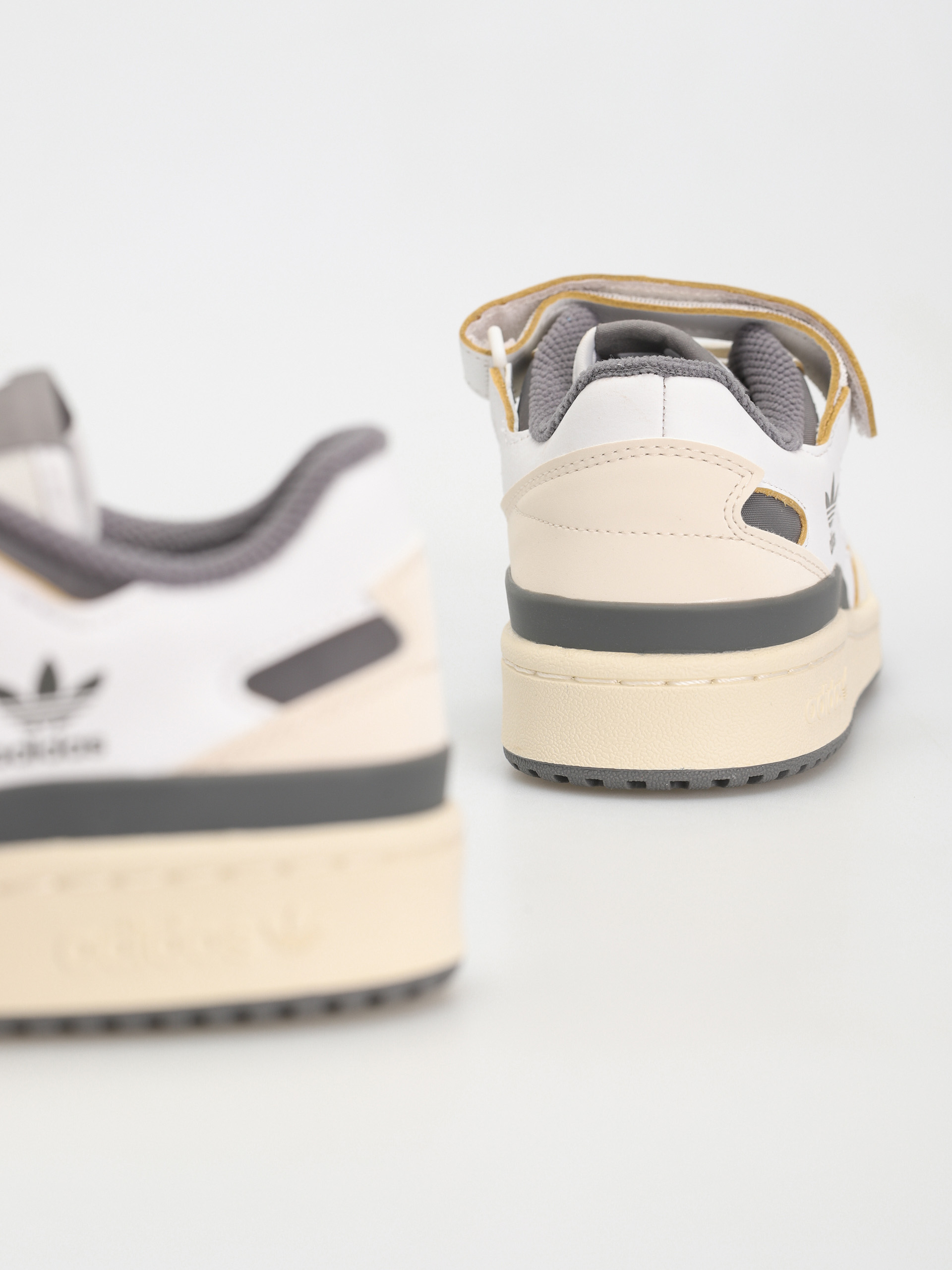 adidas Originals Forum 84 Low Shoes Wmn (owhite/grefou/ftwwht)