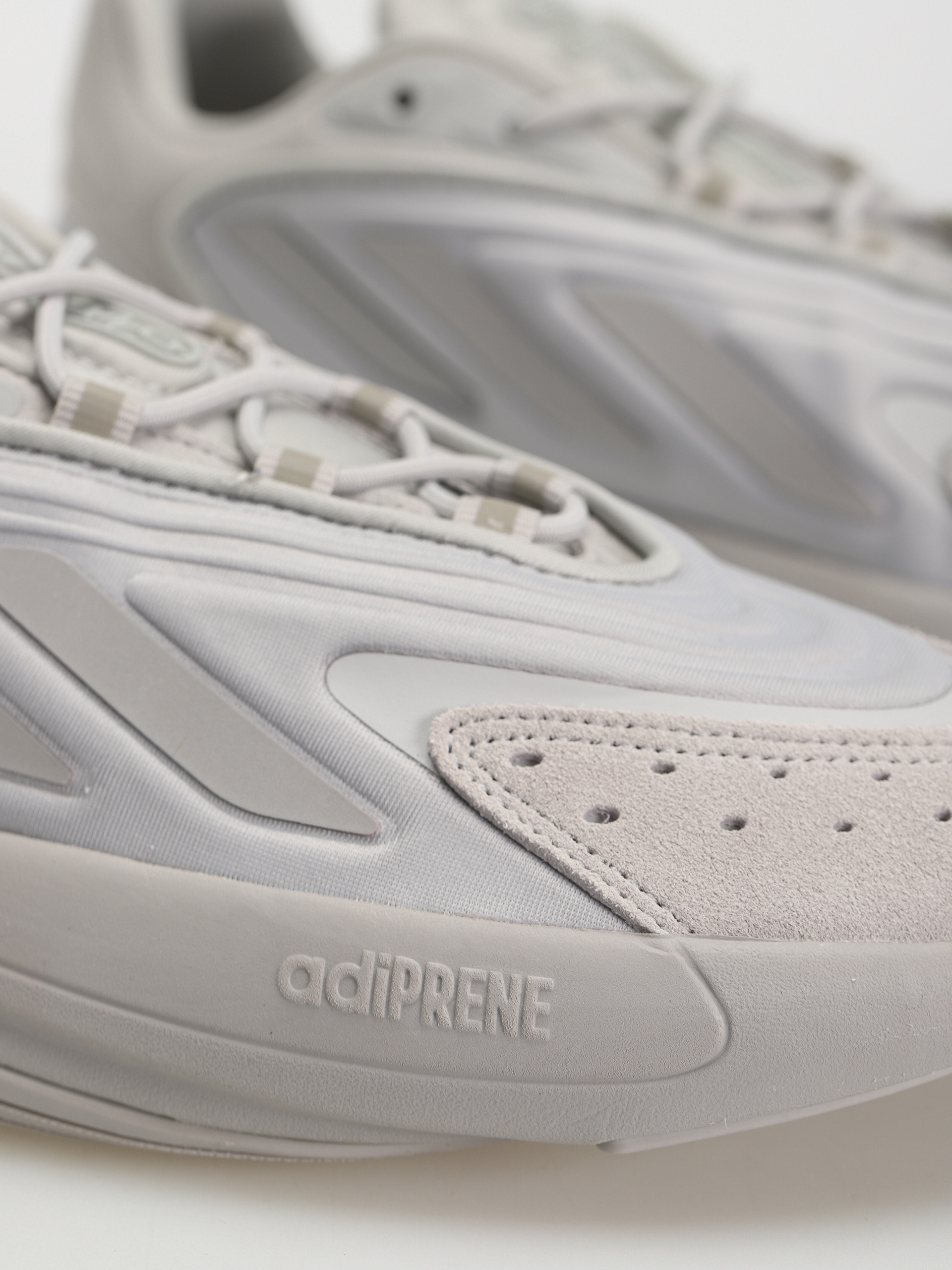 adidas Originals Ozelia Shoes (gretwo/gretwo/grefou)