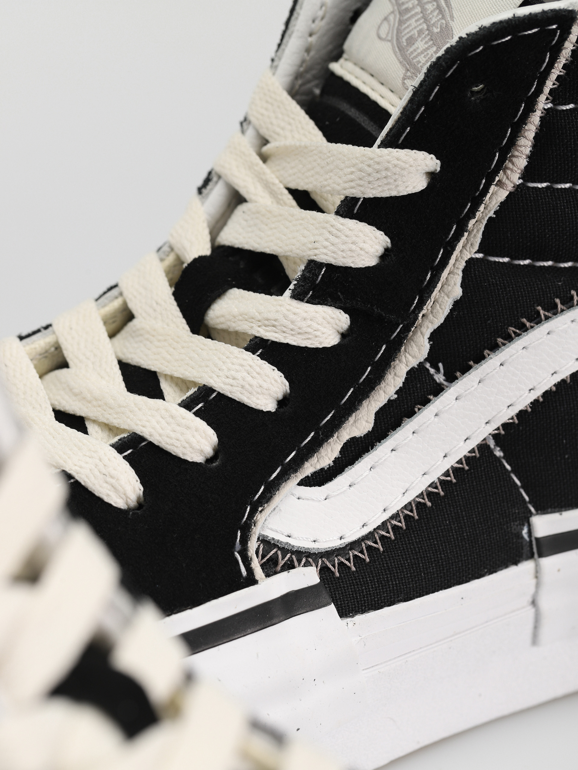Vans Sk8 Hi Reconstruct Schuhe (black/true white)