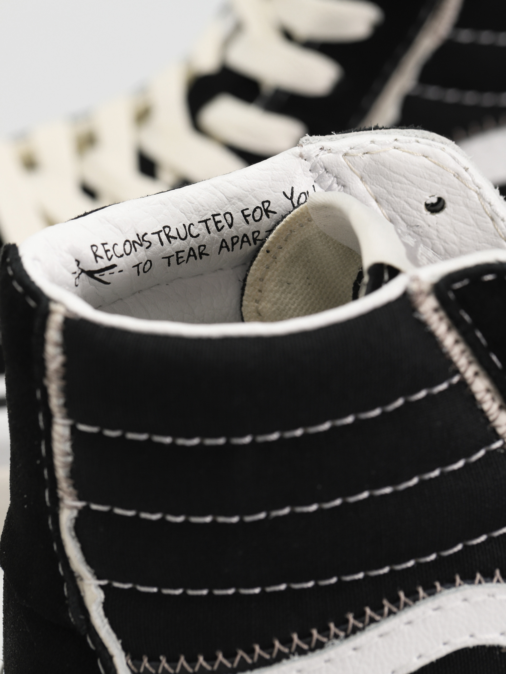 Vans Sk8 Hi Reconstruct Schuhe (black/true white)