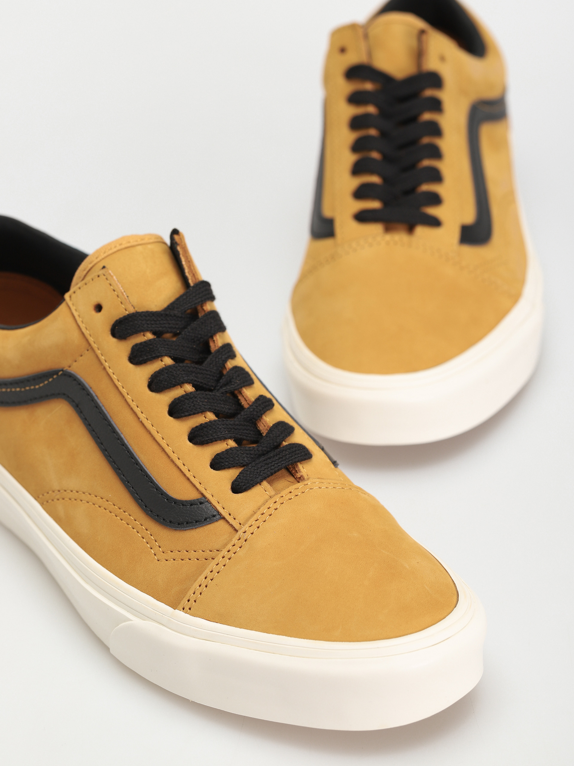 Vans Old Skool Shoes (nubuck honey gold/black)