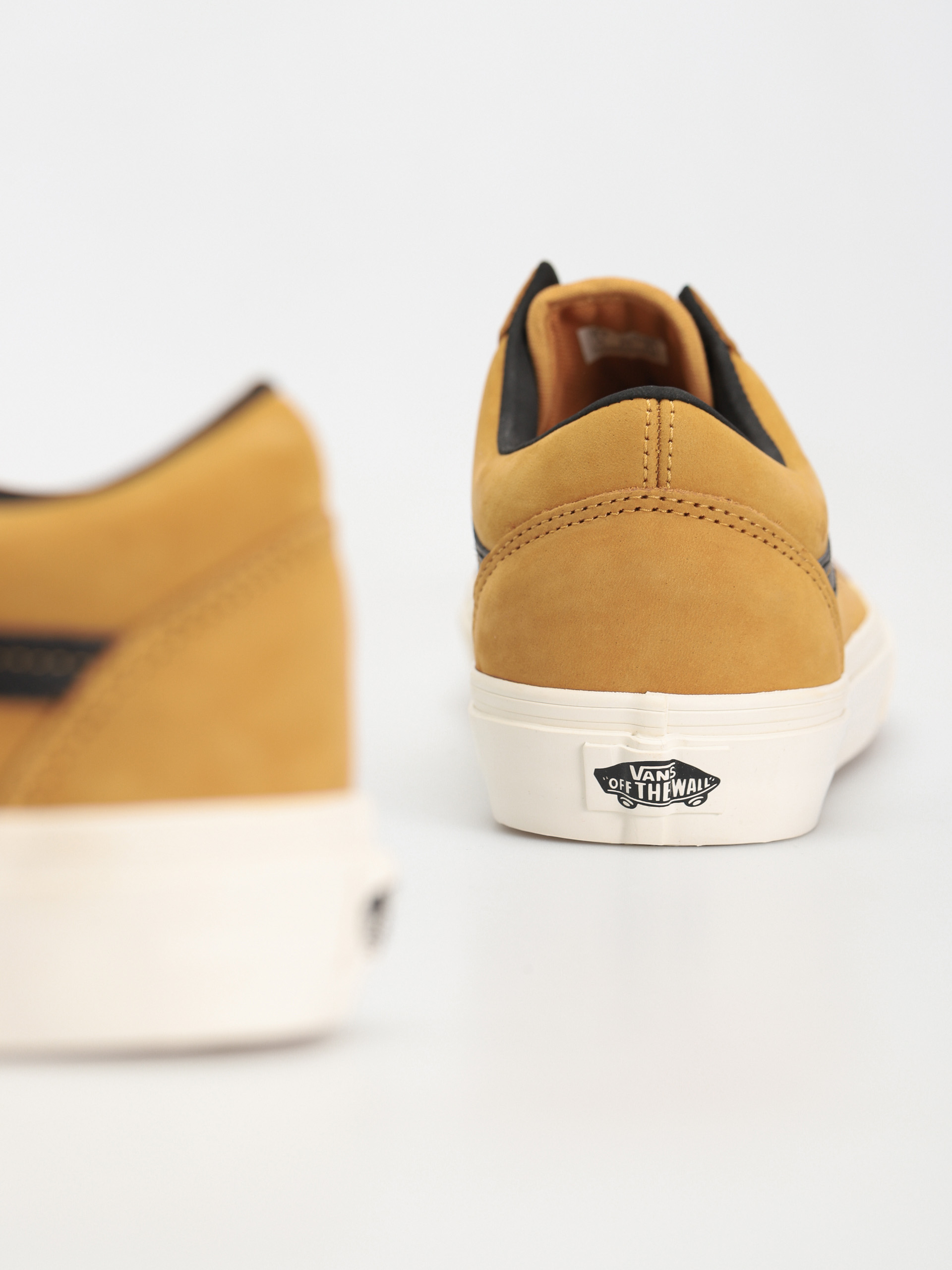 Vans Old Skool Shoes (nubuck honey gold/black)