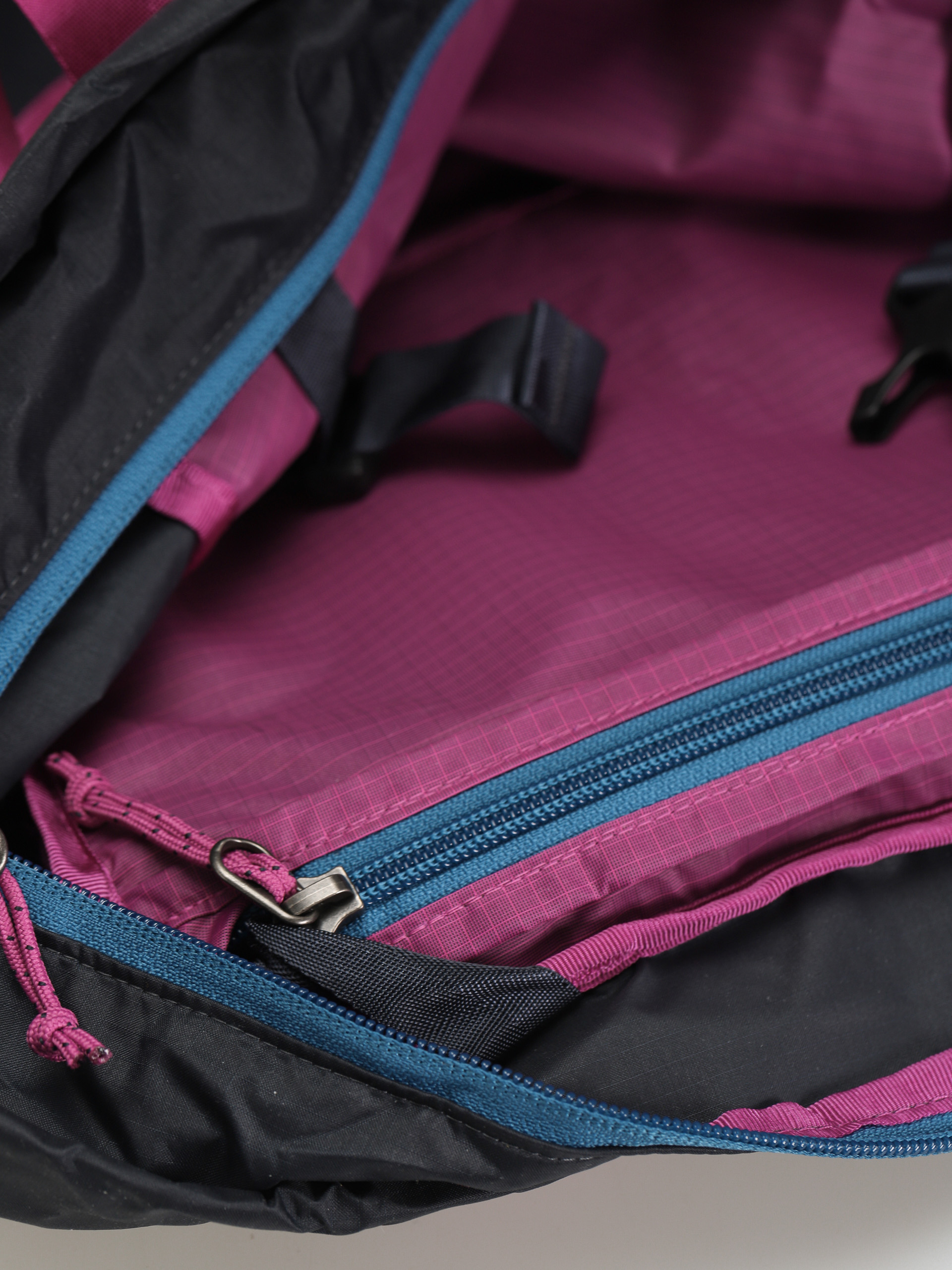 Patagonia Ultralight Black Hole Tote Handbag (pitch blue)