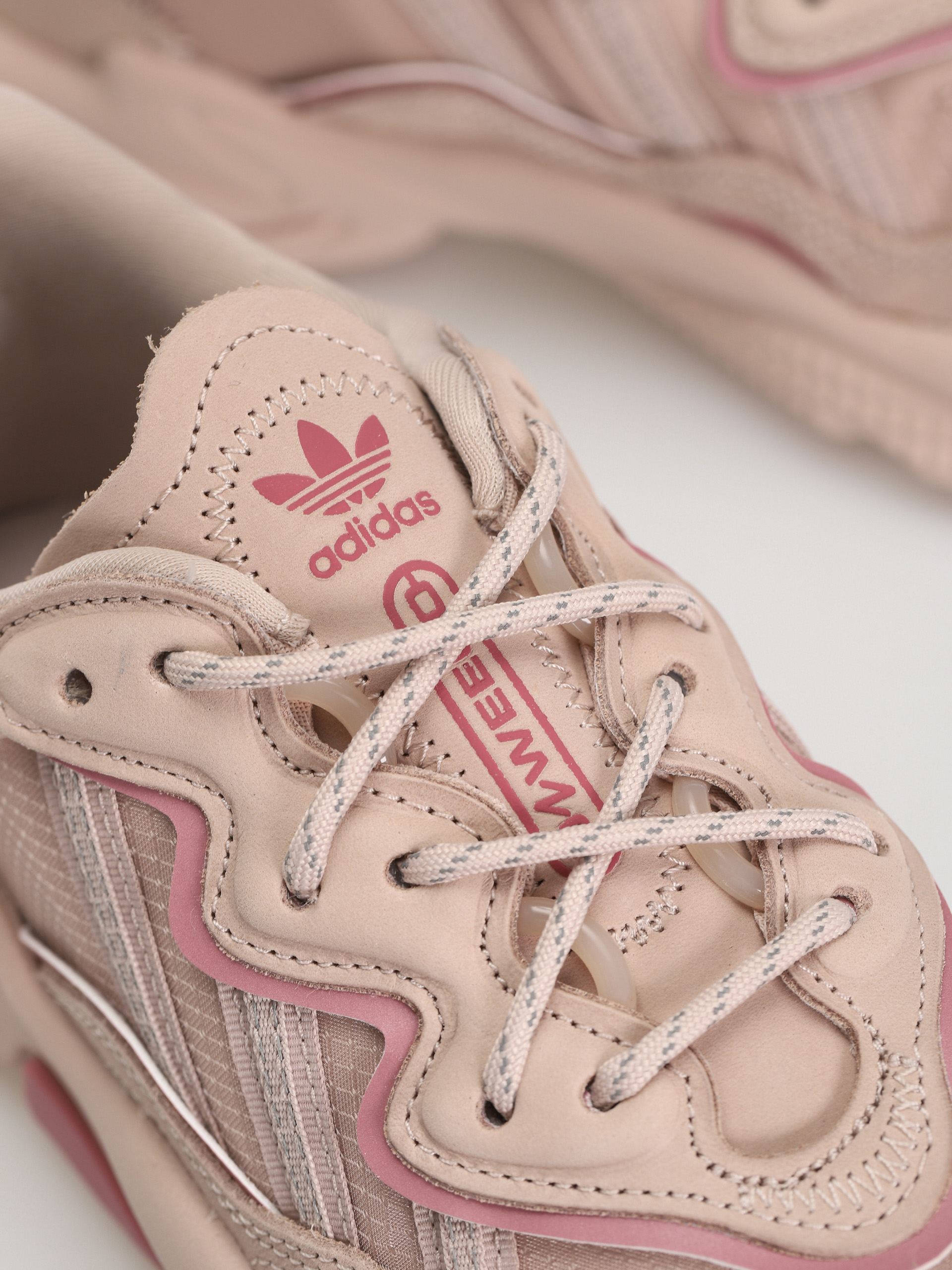 adidas Originals Ozweego Shoes Wmn (wontau/pnkstr/wontau)