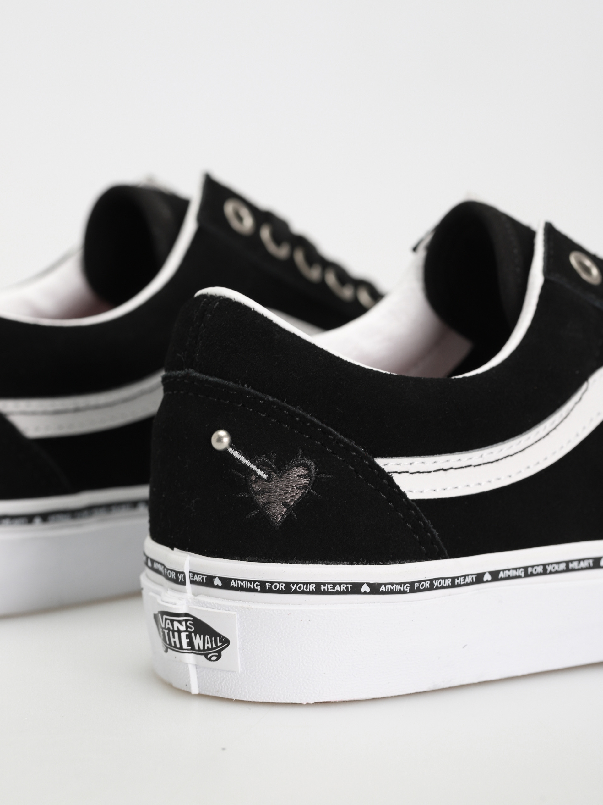 Vans Old Skool Shoes (aiming 4 your heart black/white)