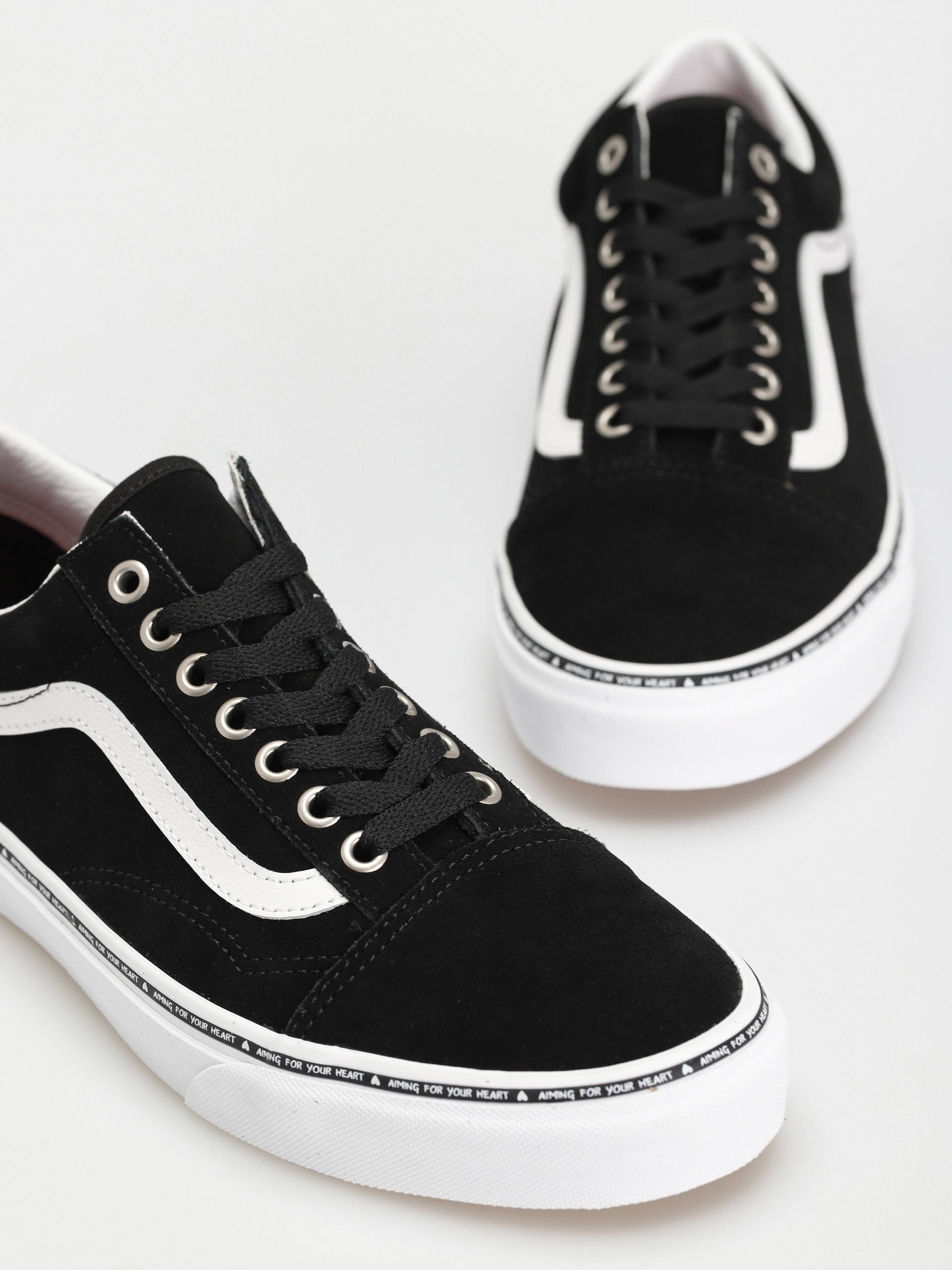 Vans Old Skool Shoes (aiming 4 your heart black/white)