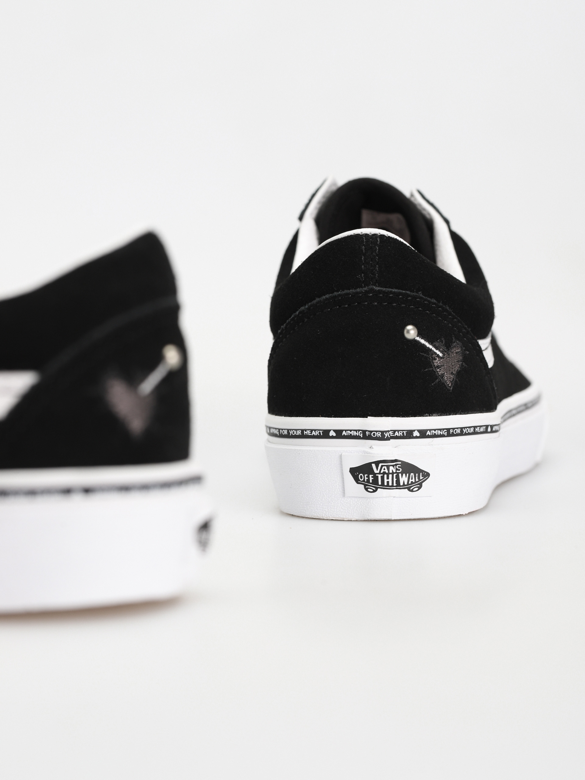 Vans Old Skool Shoes (aiming 4 your heart black/white)