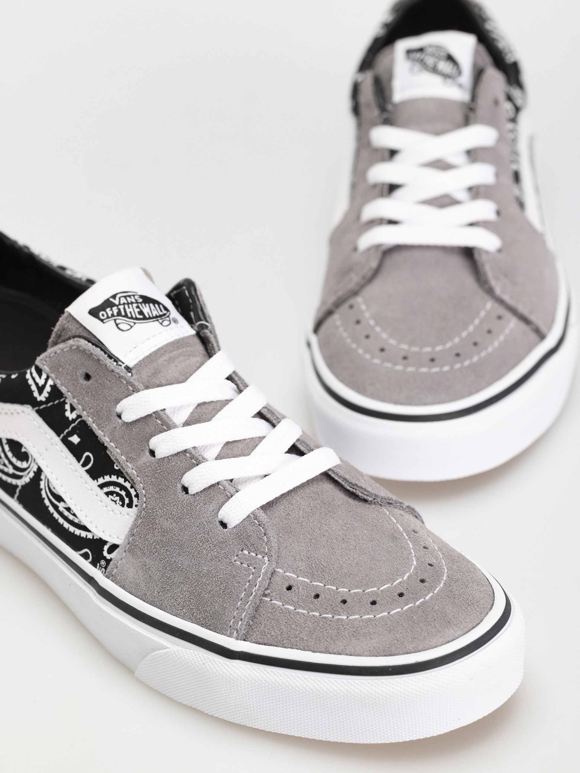 Vans Sk8 Low Shoes (paisley gray/true white)