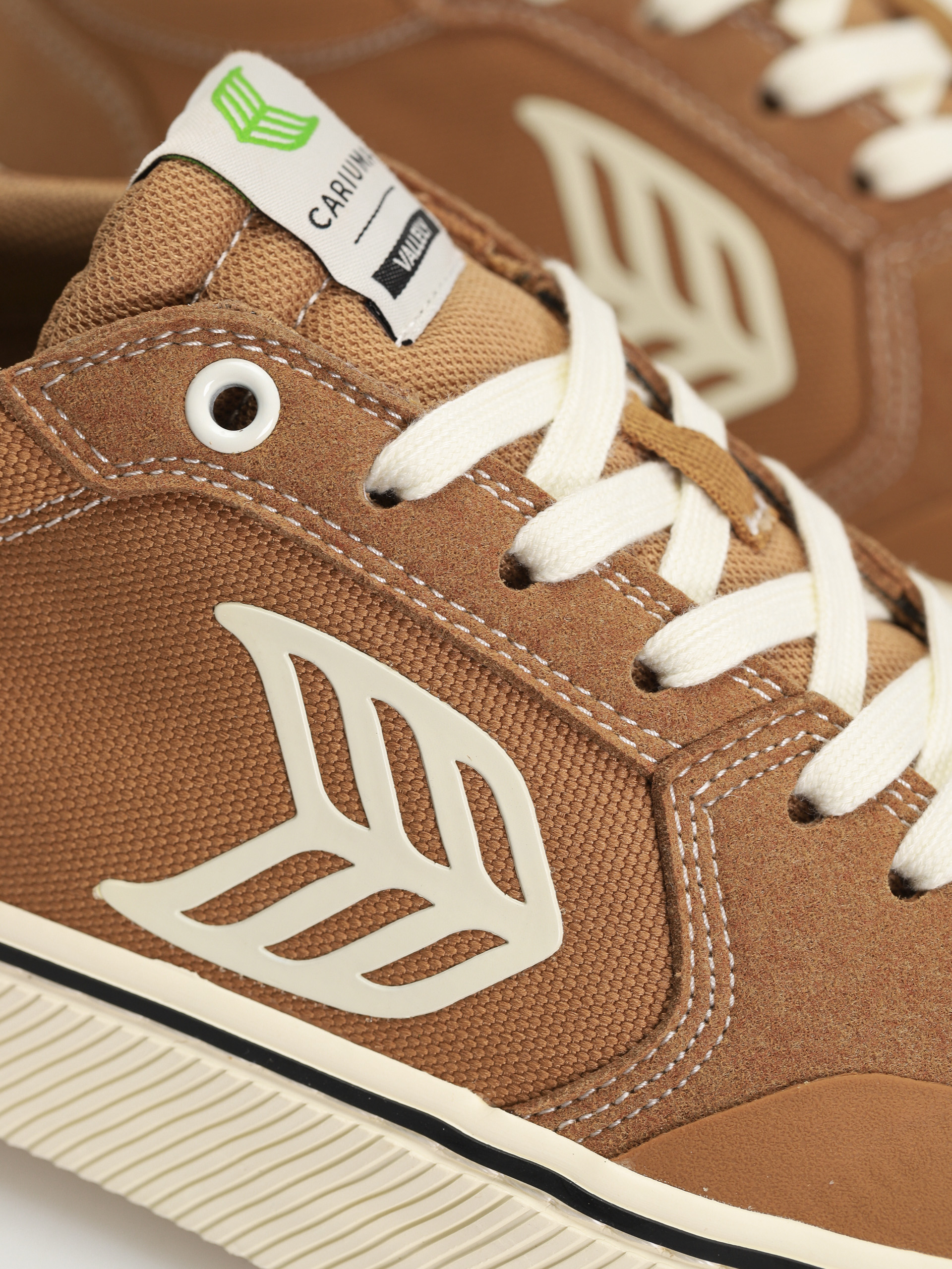 Cariuma Vallely Schuhe (camel/ivory)