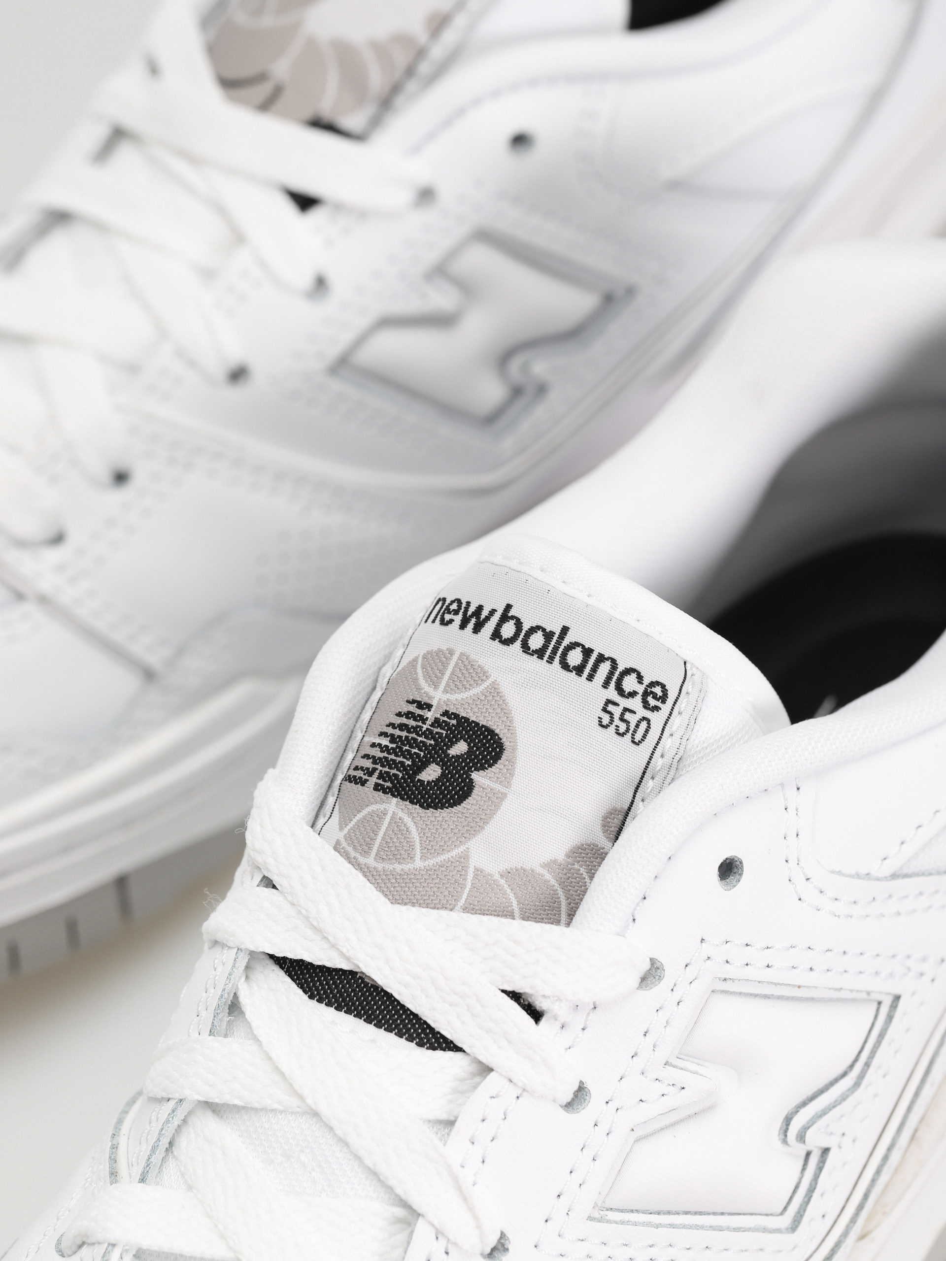 New Balance 550 Shoes (white/grey)