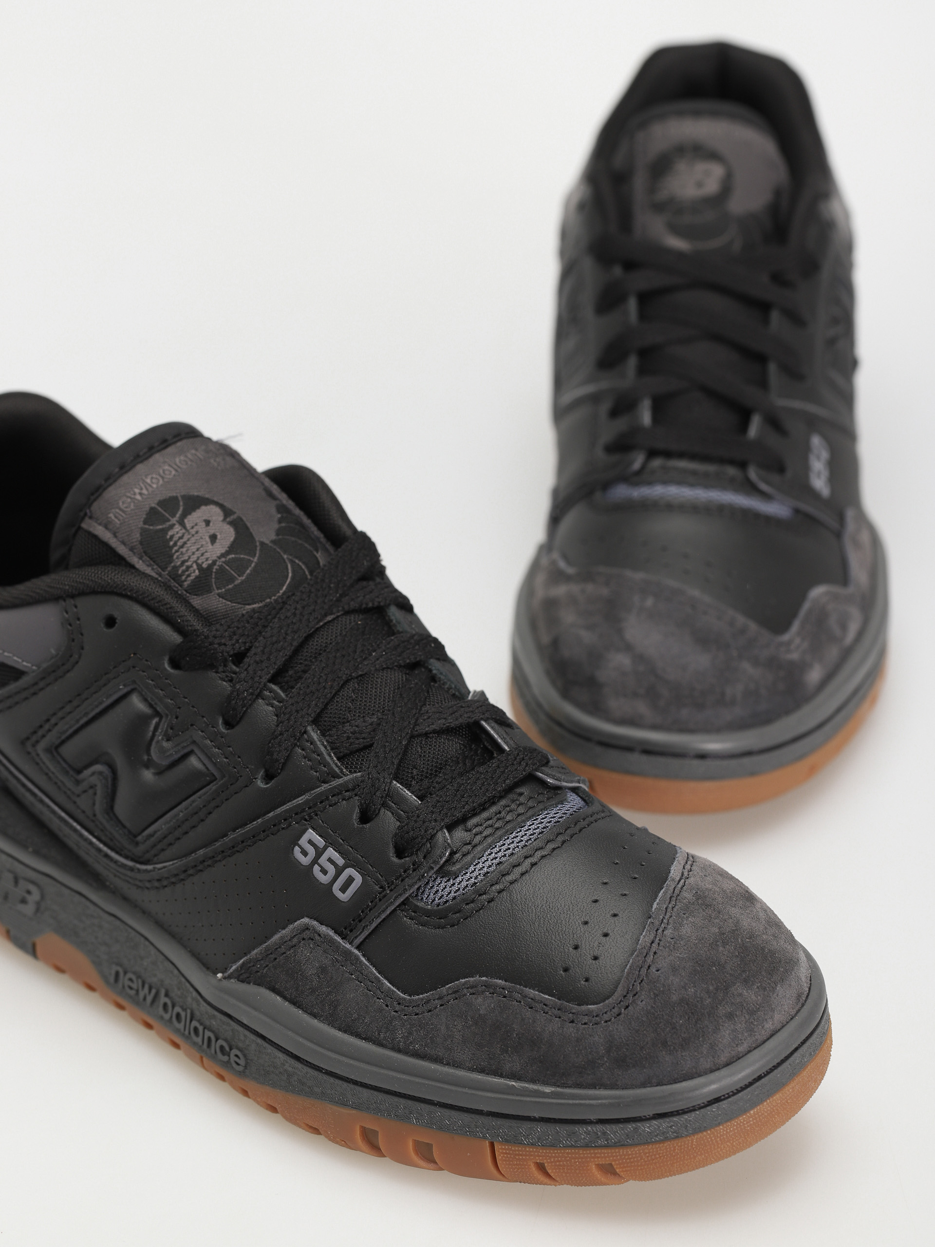 New Balance 550 Shoes (black/gum/white)