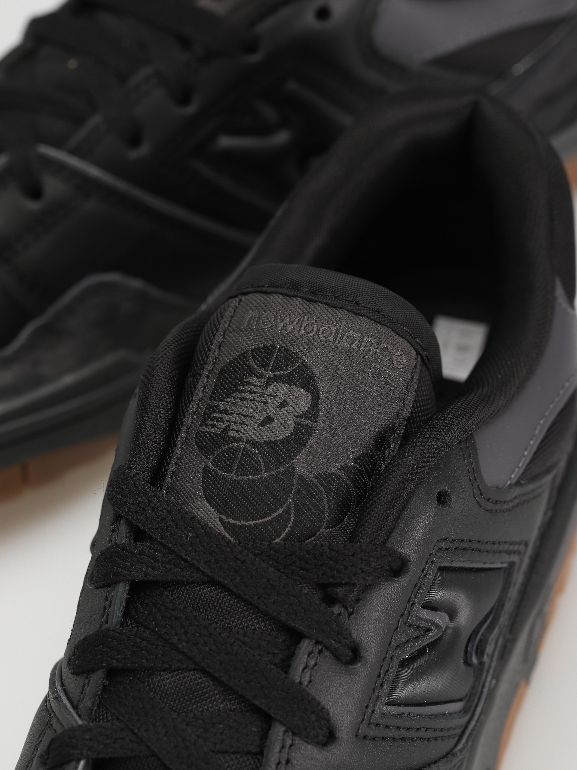 New Balance 550 Shoes (black/gum/white)