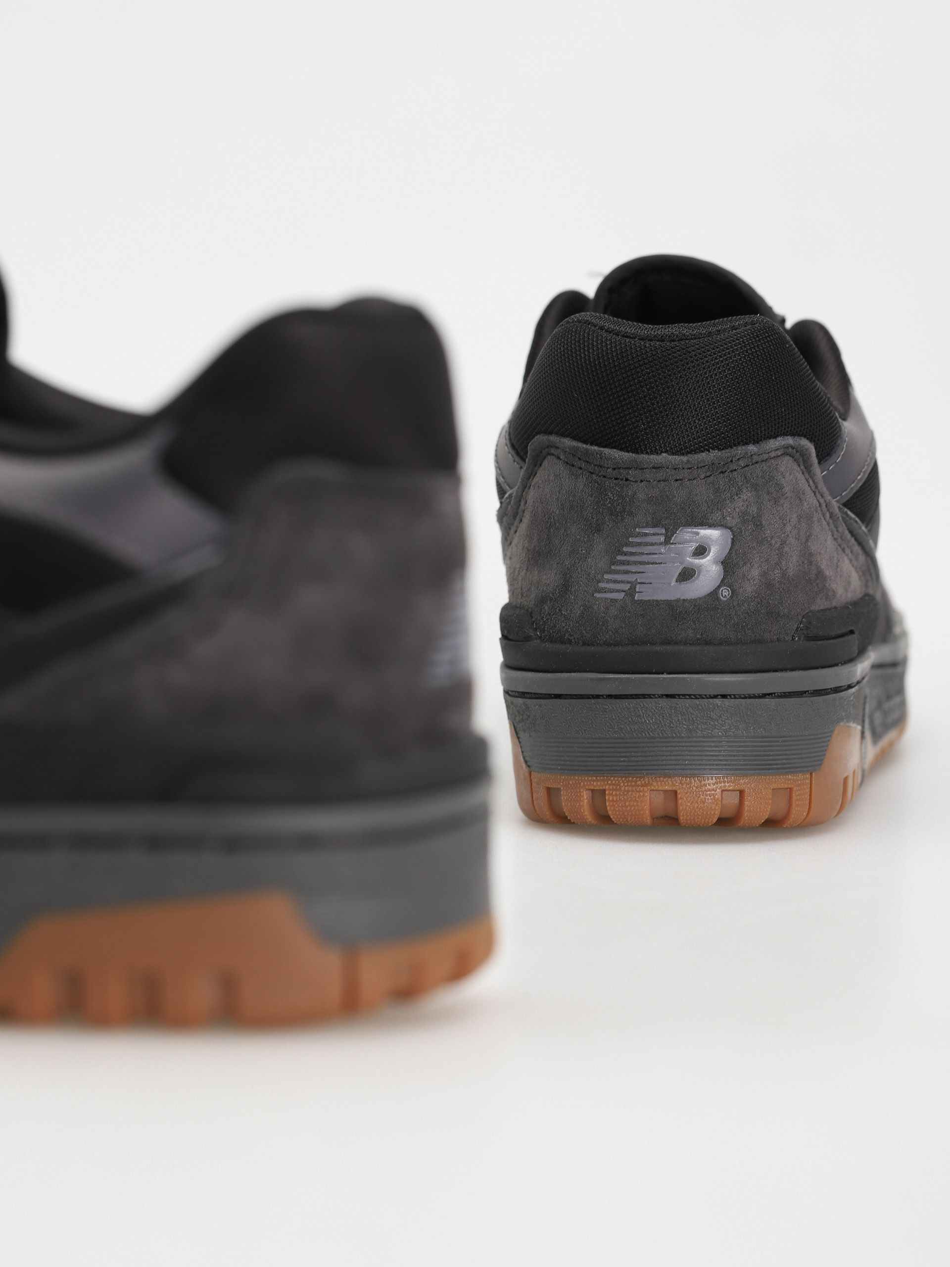 New Balance 550 Shoes (black/gum/white)