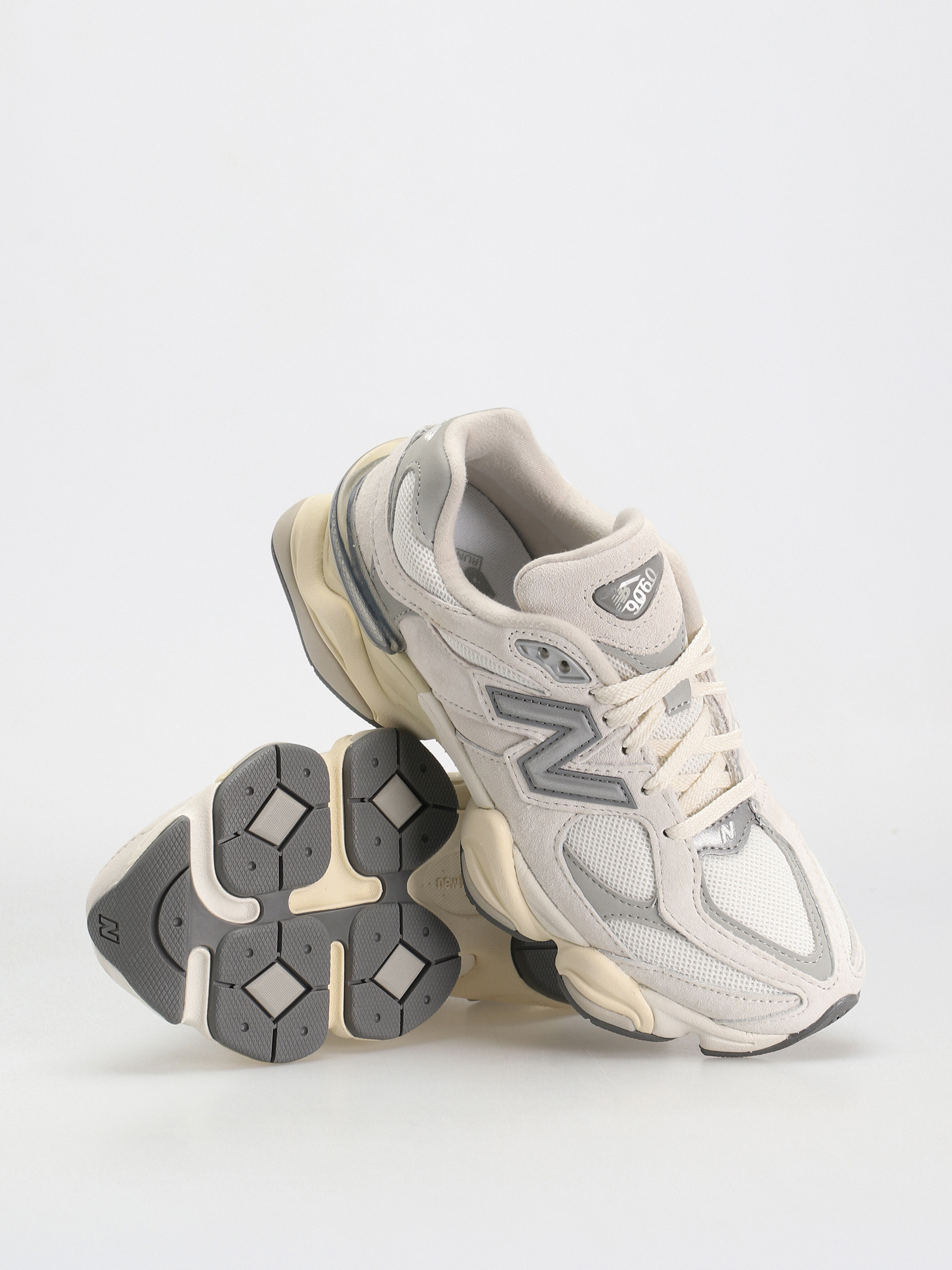 New Balance 9060 Shoes (sea salt)