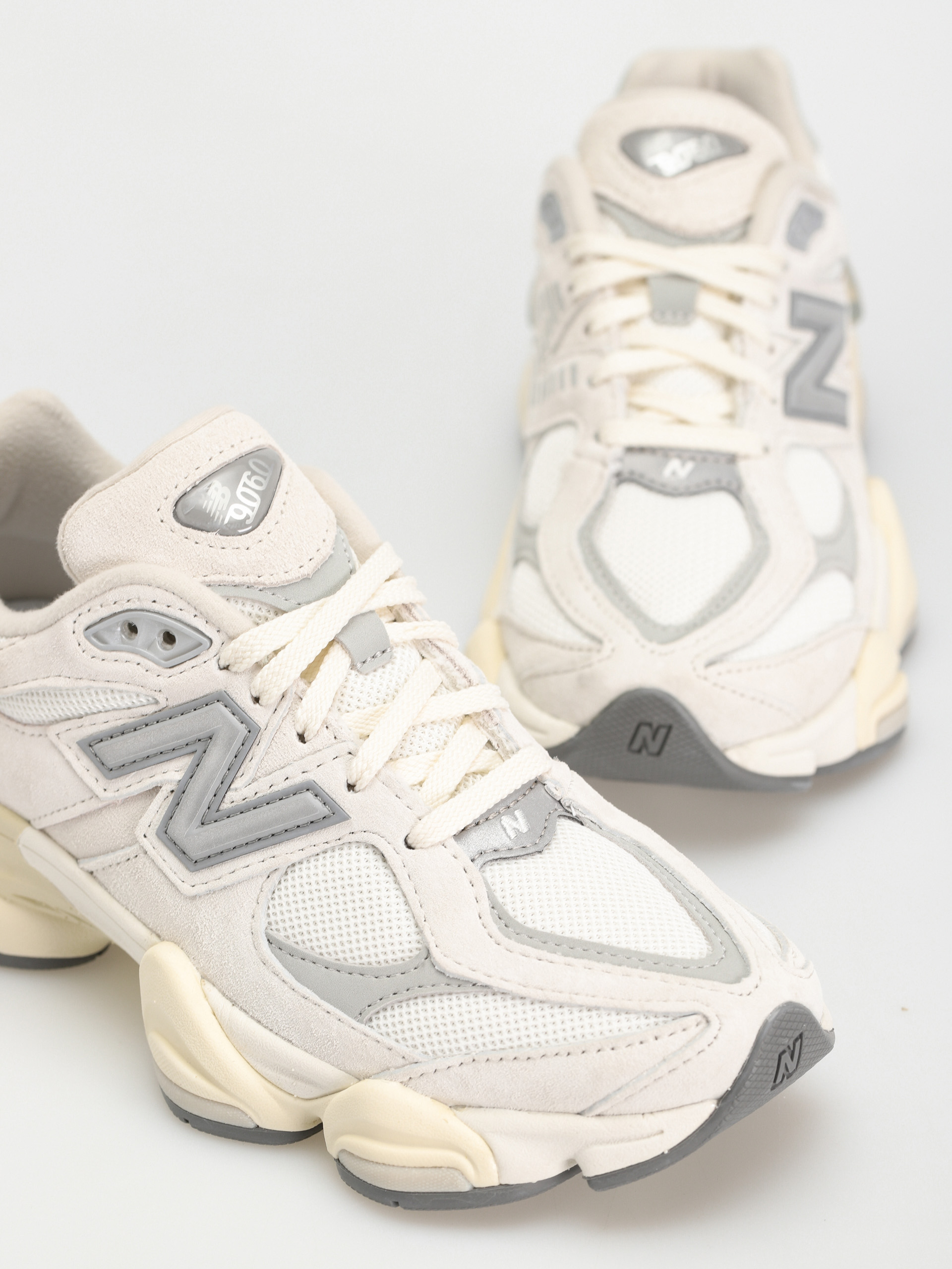 New Balance 9060 Shoes (sea salt)