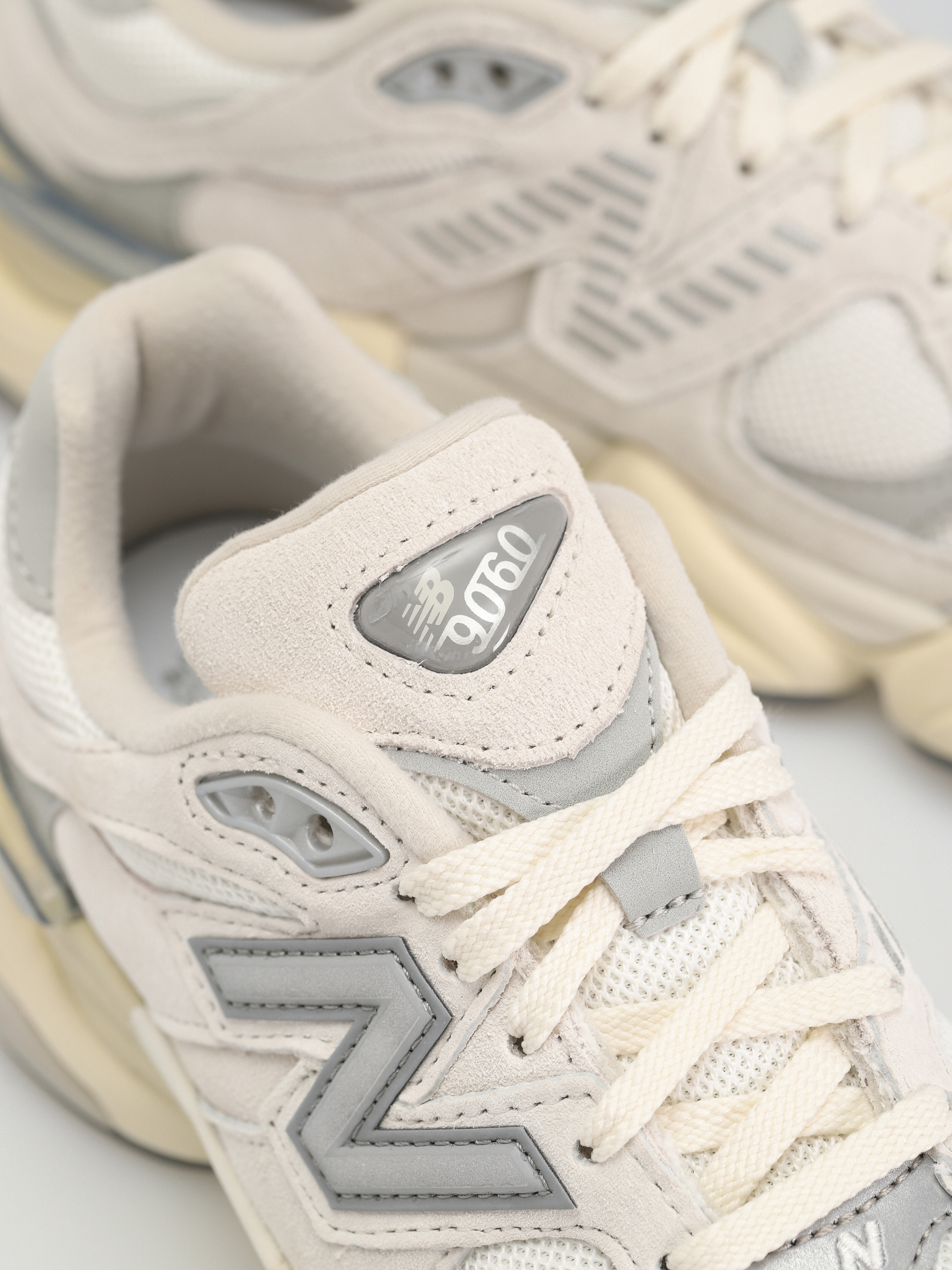 New Balance 9060 Shoes (sea salt)