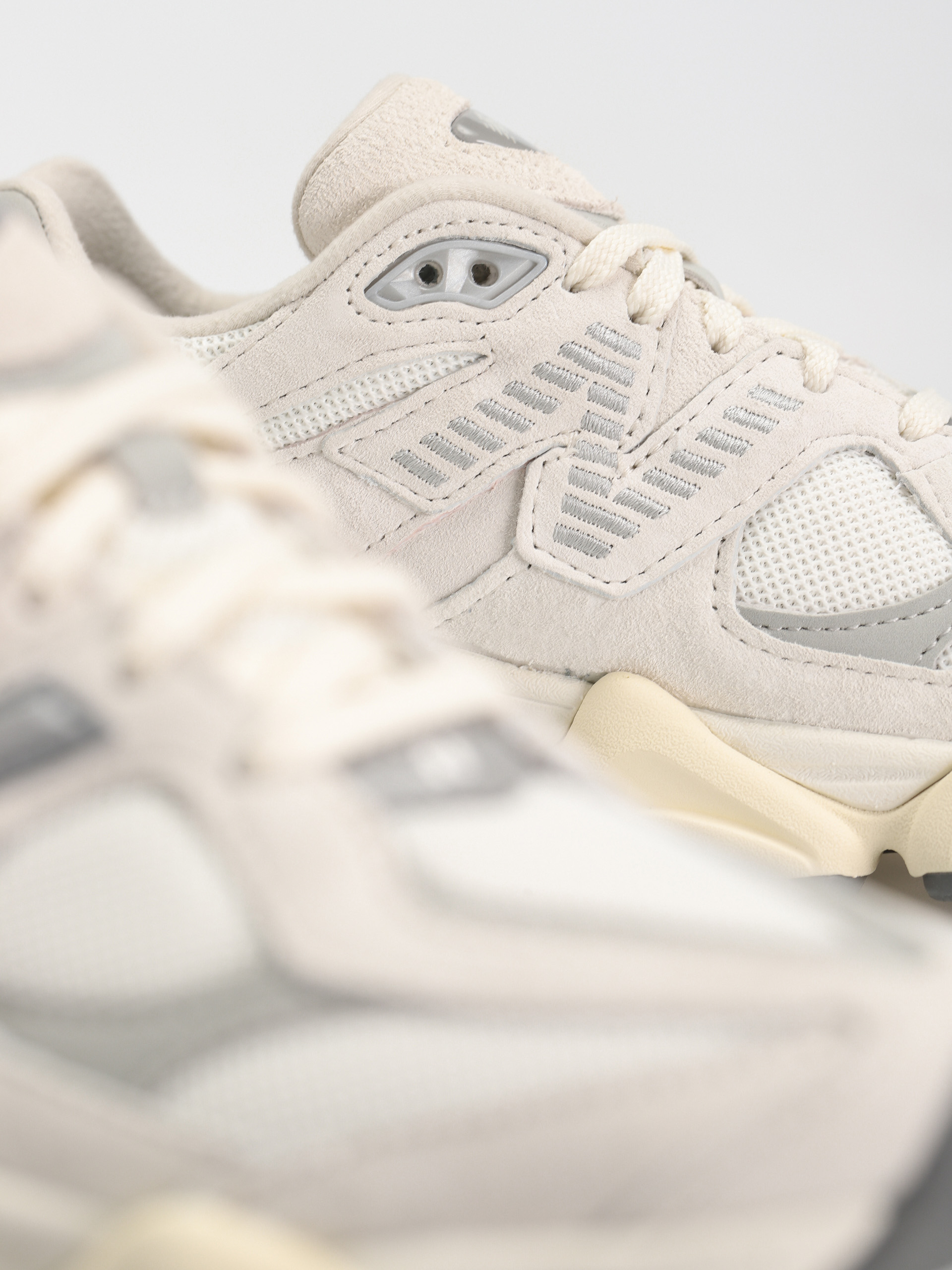 New Balance 9060 Shoes (sea salt)