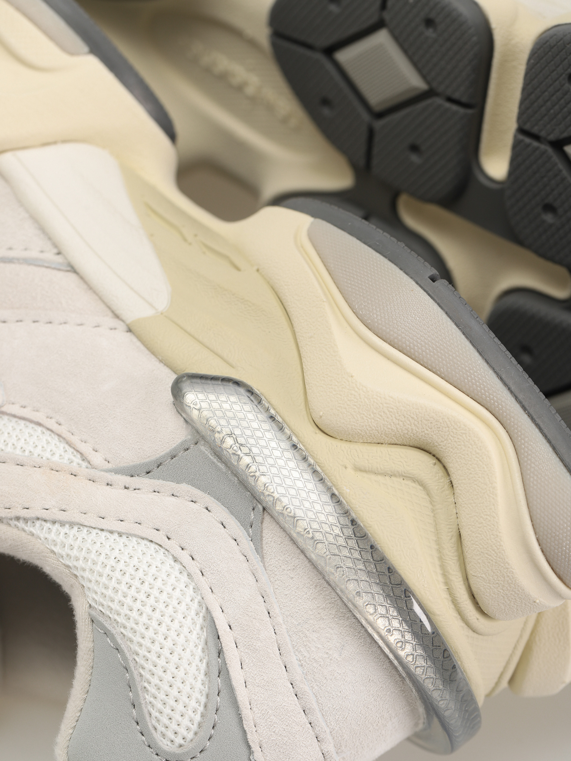 New Balance 9060 Shoes (sea salt)