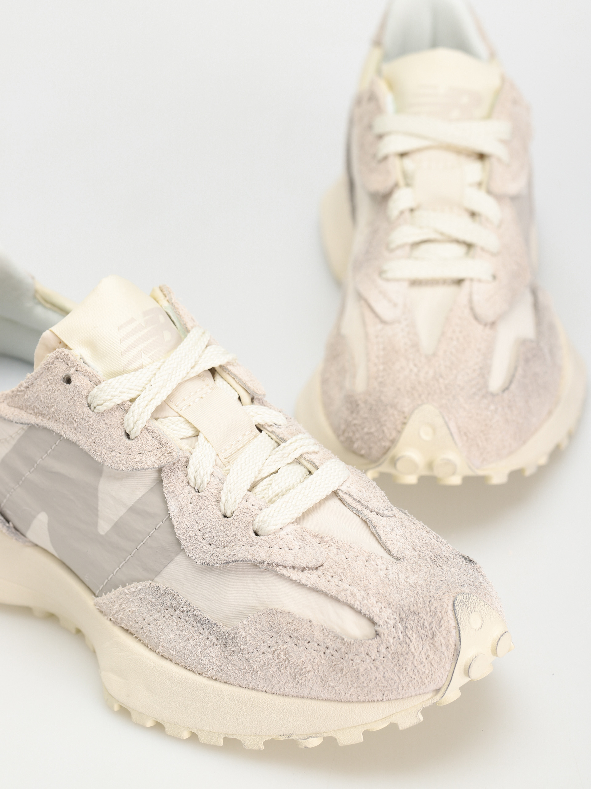 New Balance 327 Shoes (sea salt)