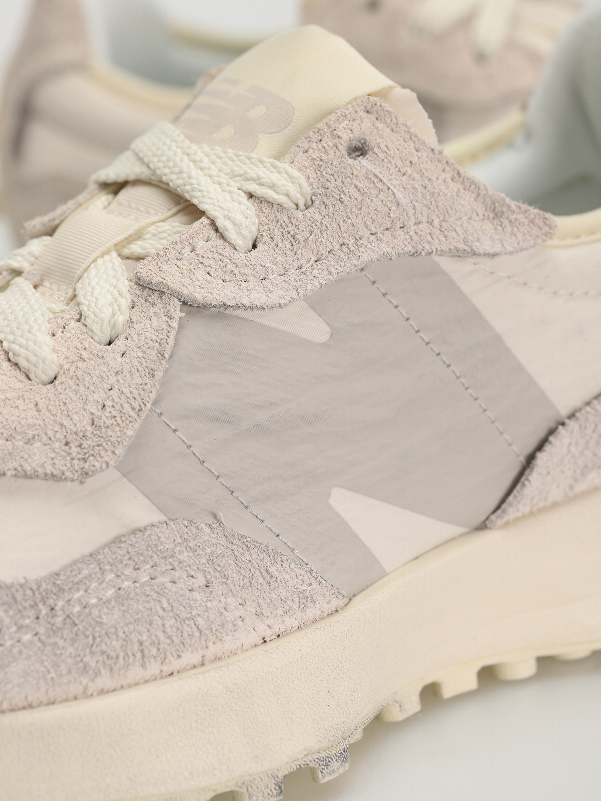 New Balance 327 Shoes (sea salt)