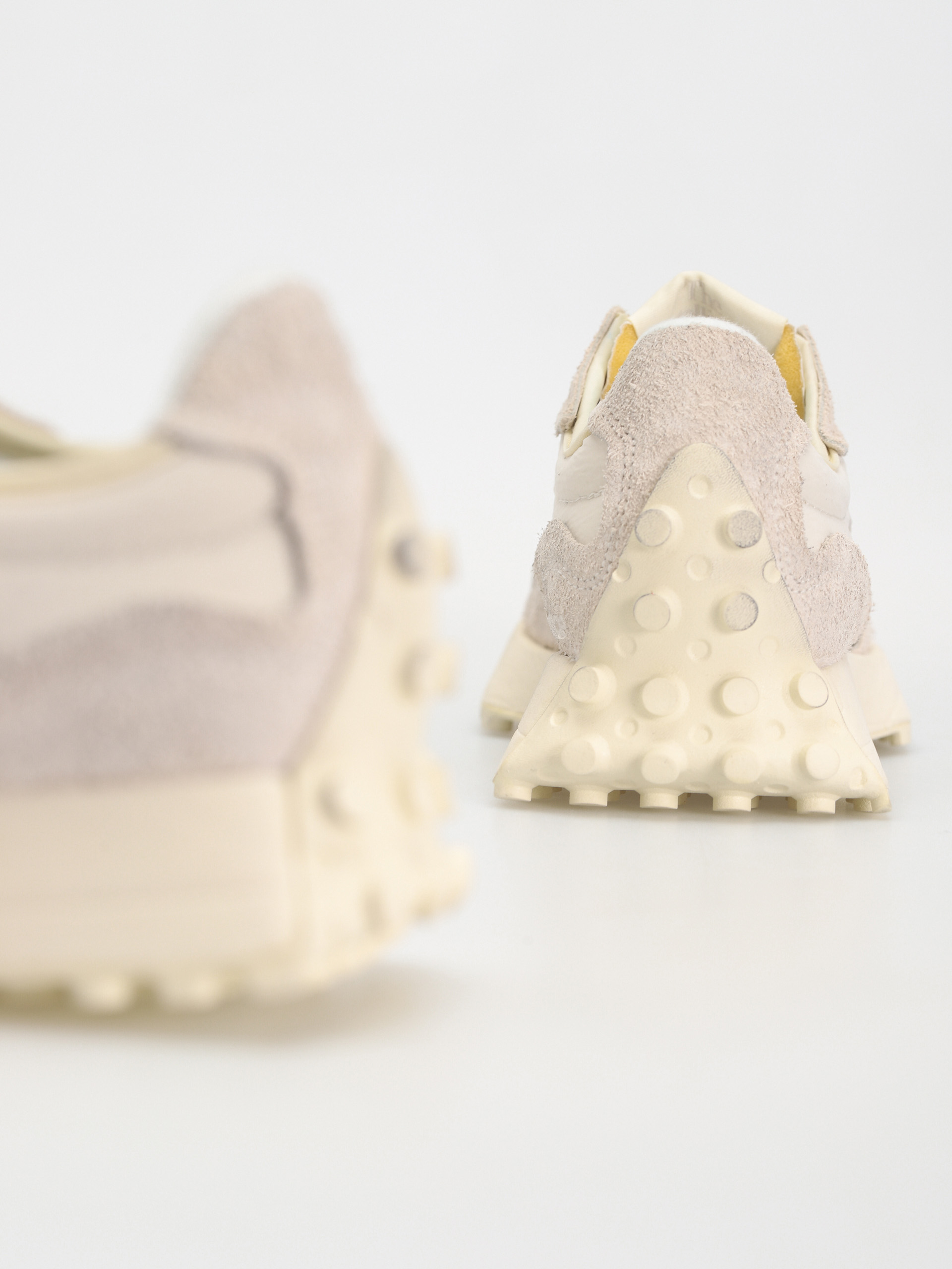 New Balance 327 Shoes (sea salt)