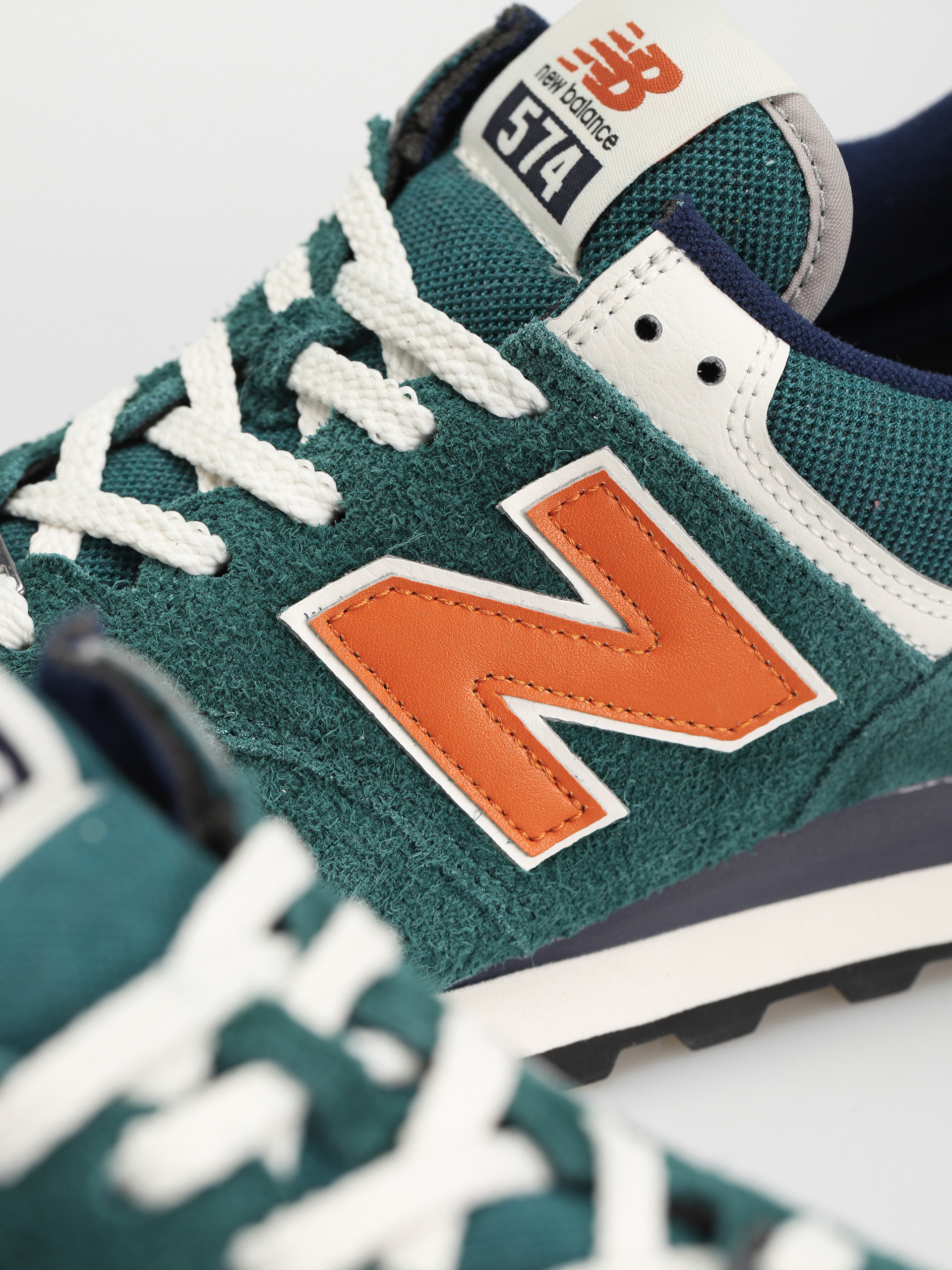 New Balance 574 Shoes (brown)