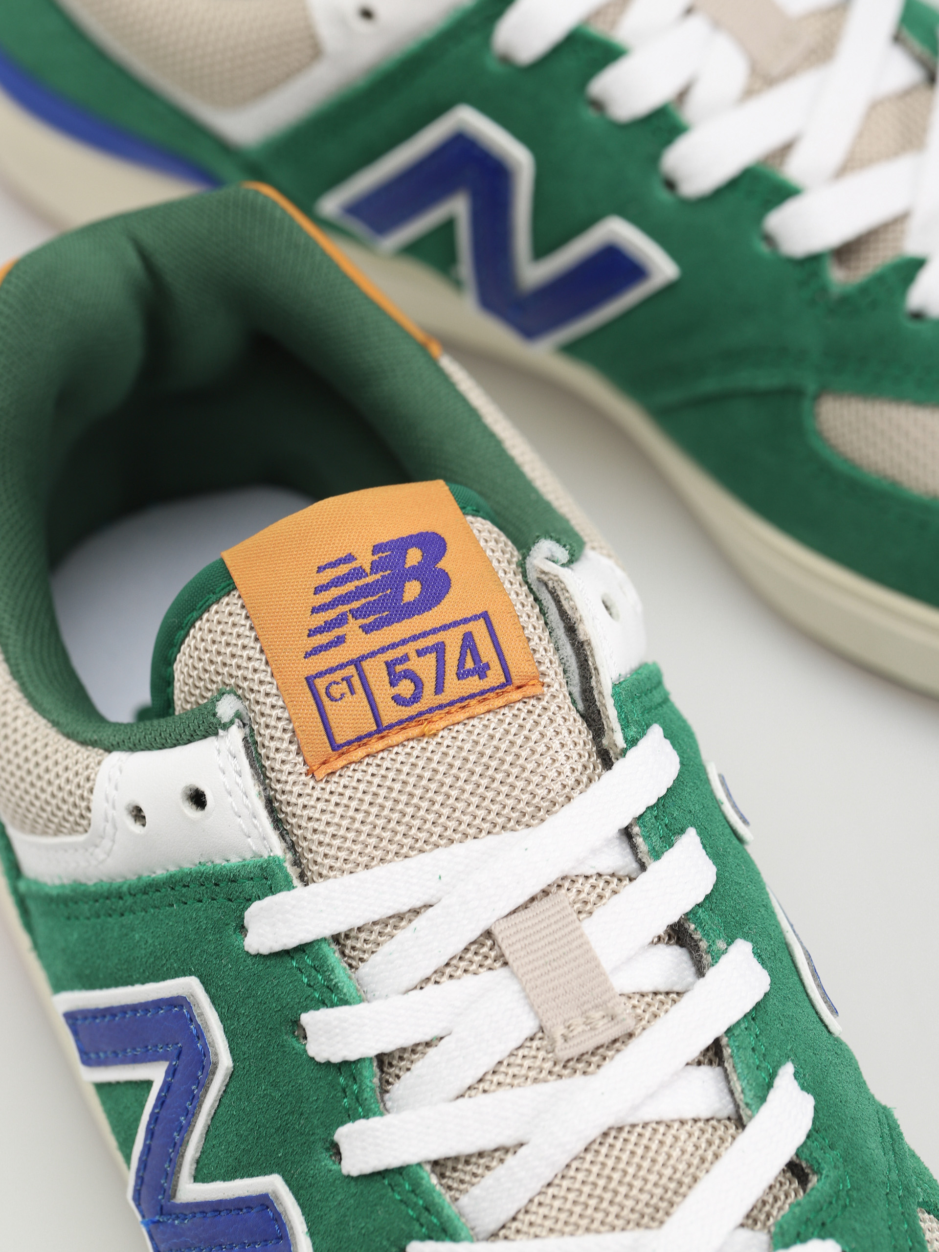 New Balance 574 Shoes (forest green)