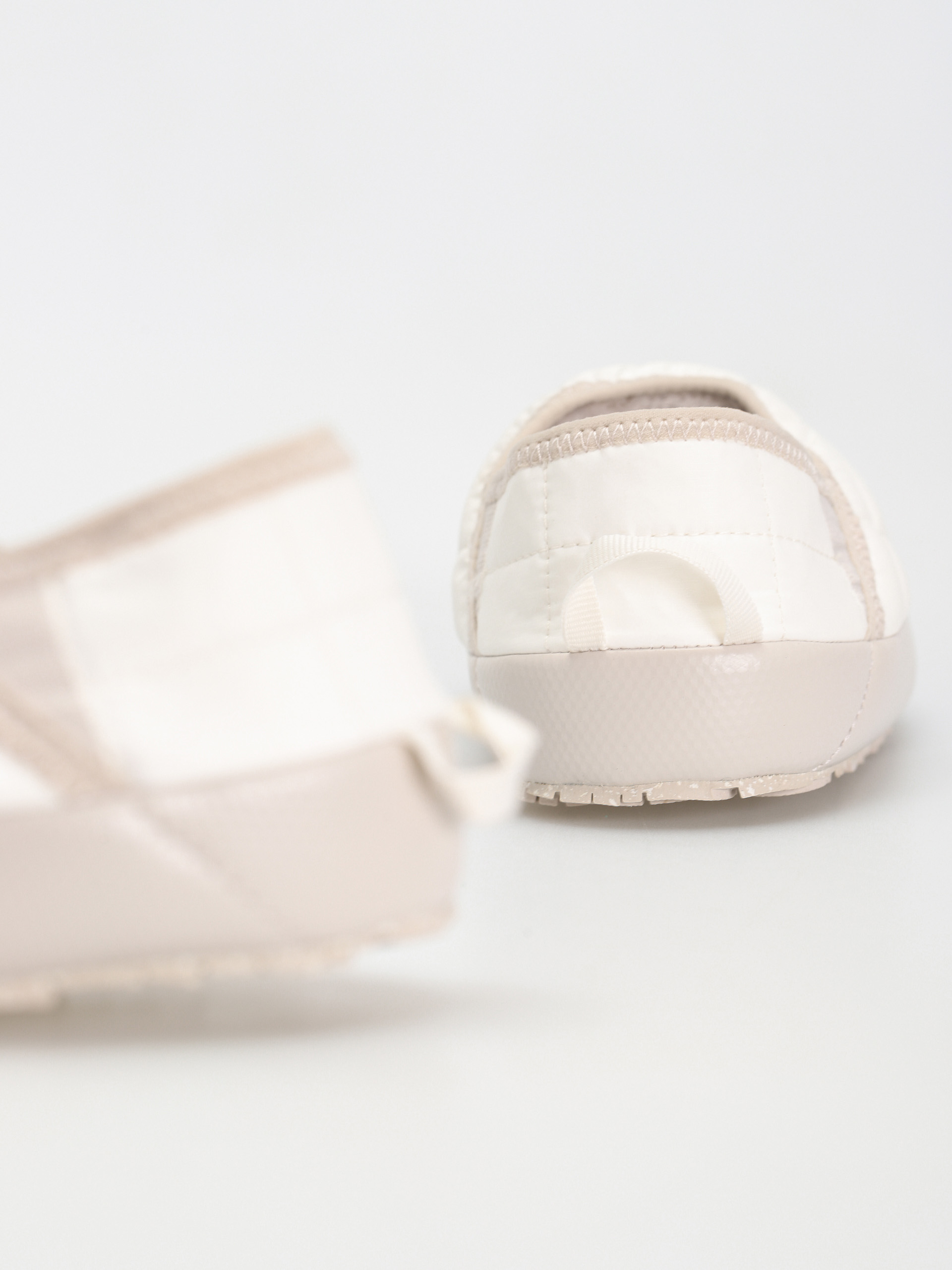 The North Face Thermoball Traction Mule V Shoes Wmn (gardenia white/silver grey)