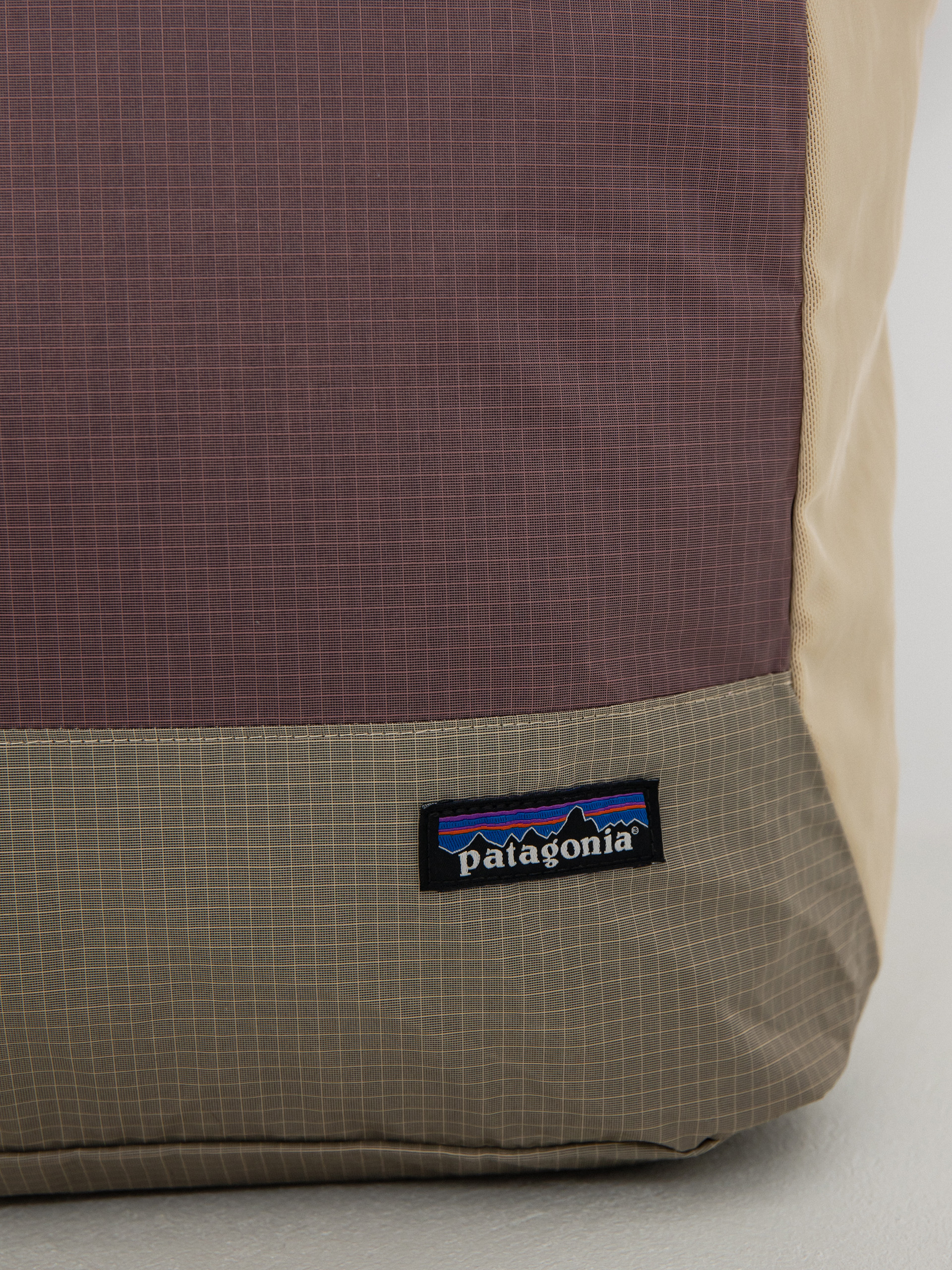 Patagonia Ultralight Black Hole Tote Pack Rucksack (husk tan)