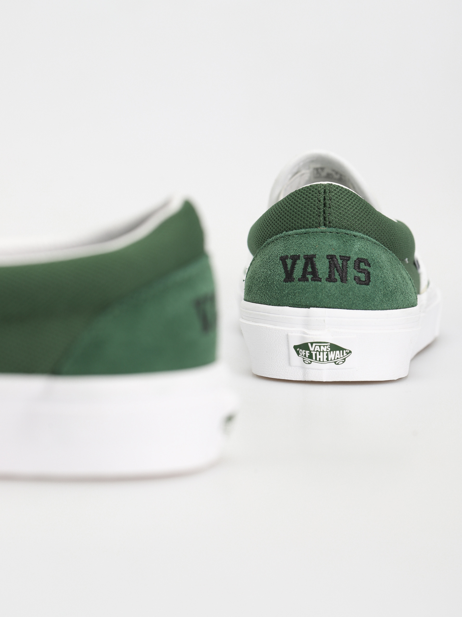 Vans Classic Slip On Shoes (vans club green/white)