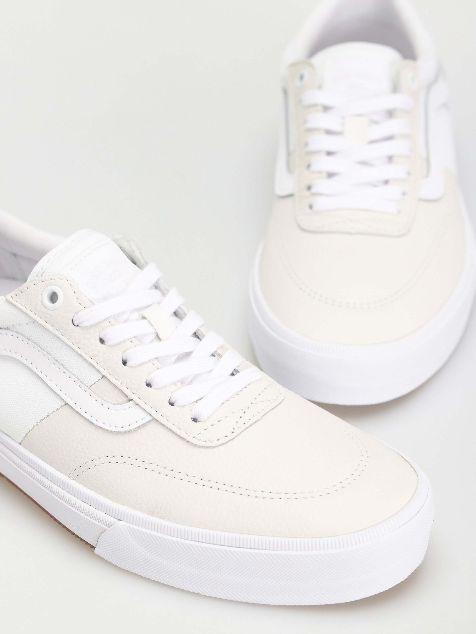 Vans Gilbert Crockett Shoes (leather white/white)