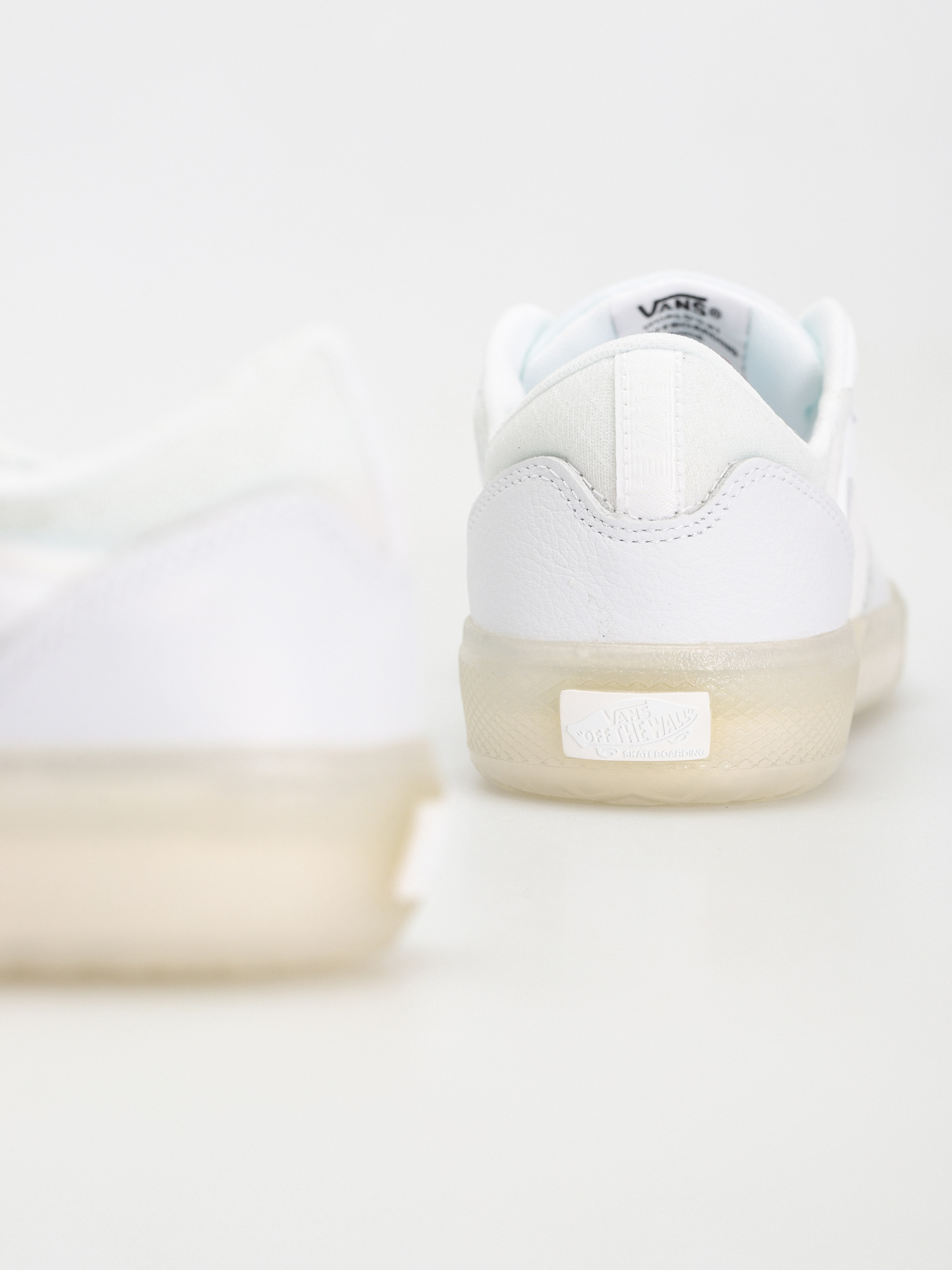 Vans Ave Schuhe (leather white/white)