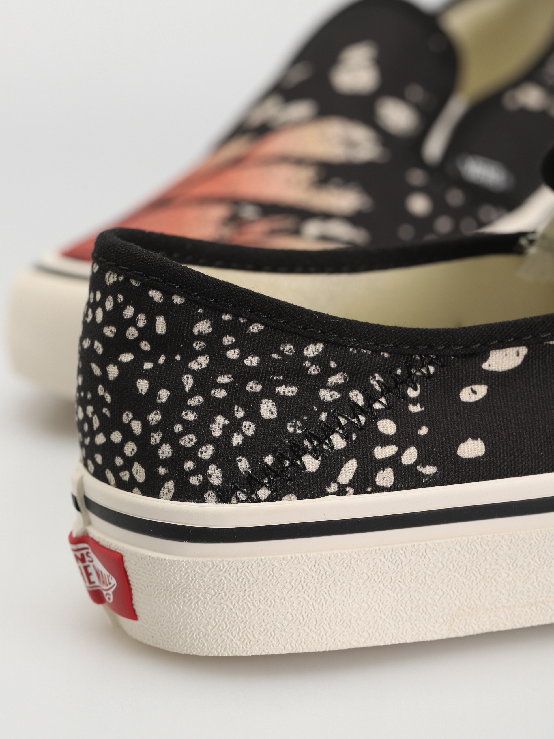 Vans Slip On VR3 Sf Shoes Wmn (butterfly black/multi)