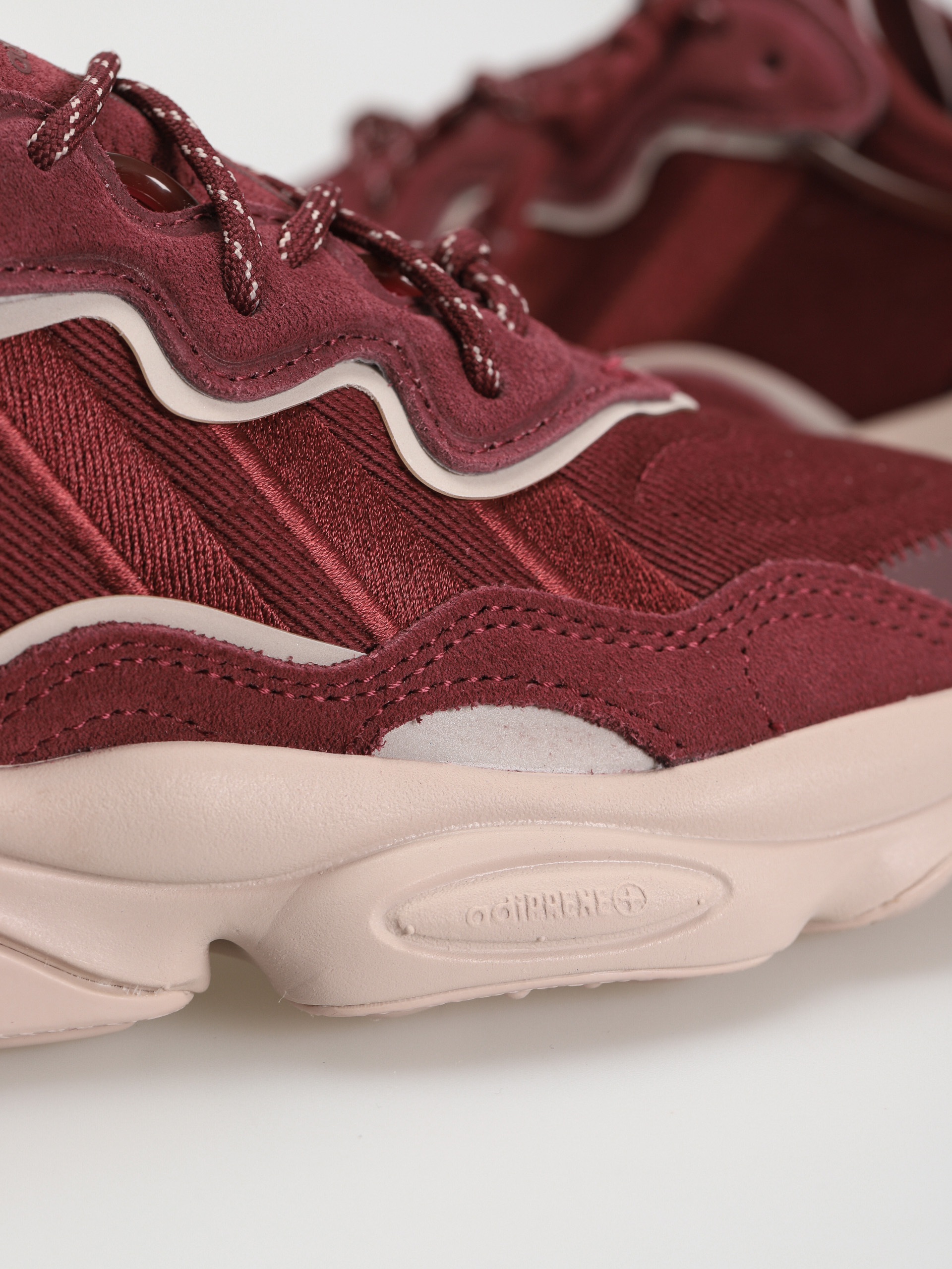 adidas Originals Ozweego Shoes Wmn (shared/wontau/shared)