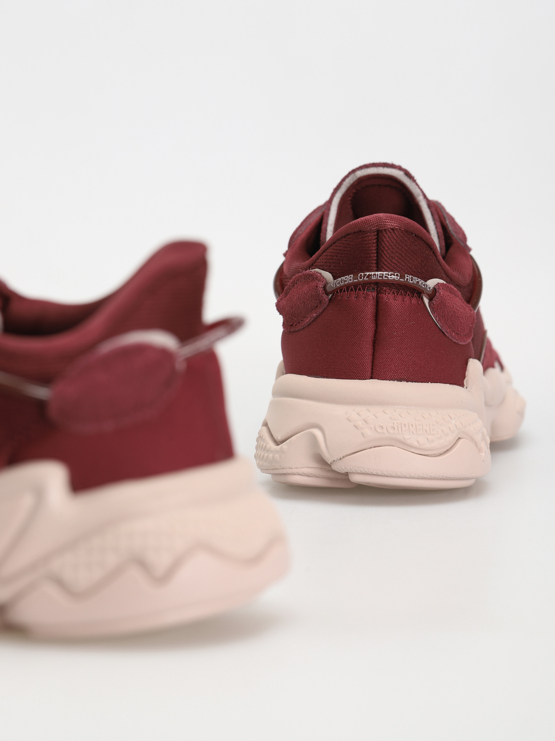 adidas Originals Ozweego Shoes Wmn (shared/wontau/shared)