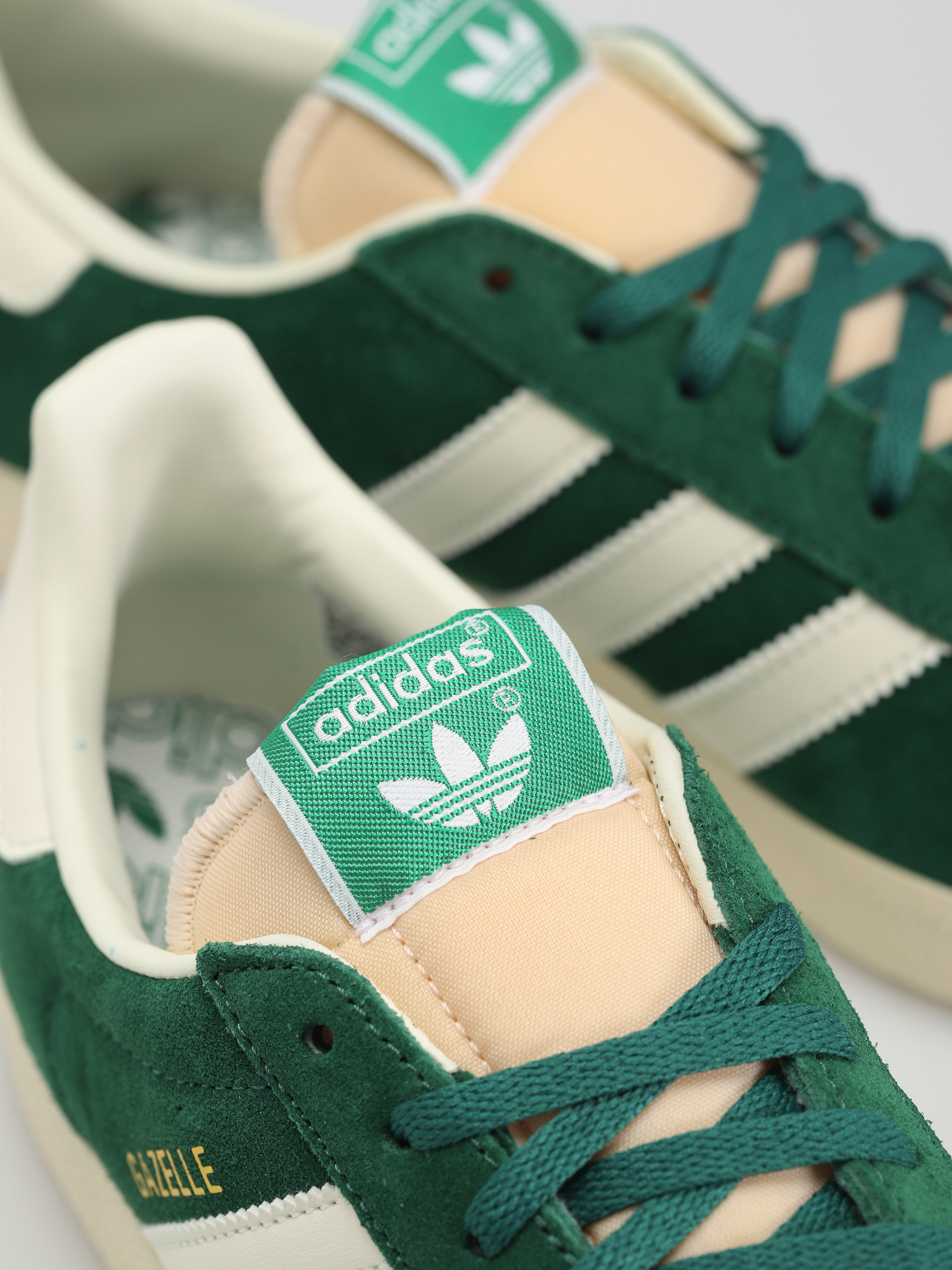adidas Originals Gazelle Shoes (drkgrn/owhite/cwhite)