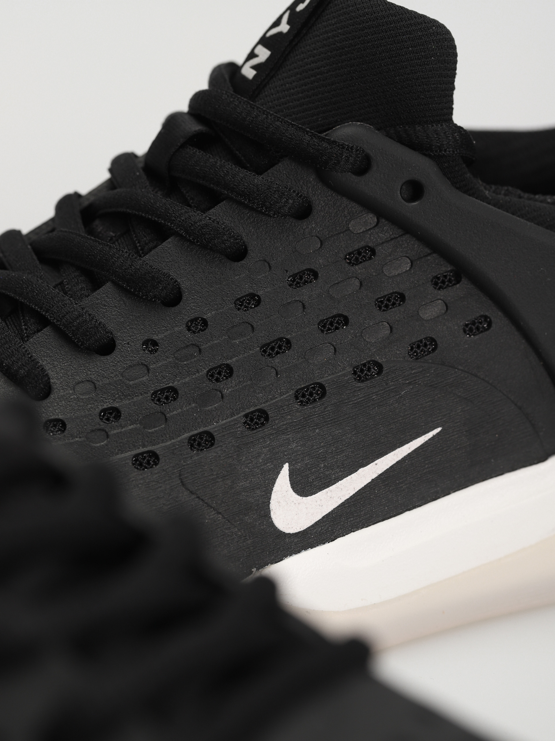 Nike SB Nyjah 3 Shoes (black/white black summit white)