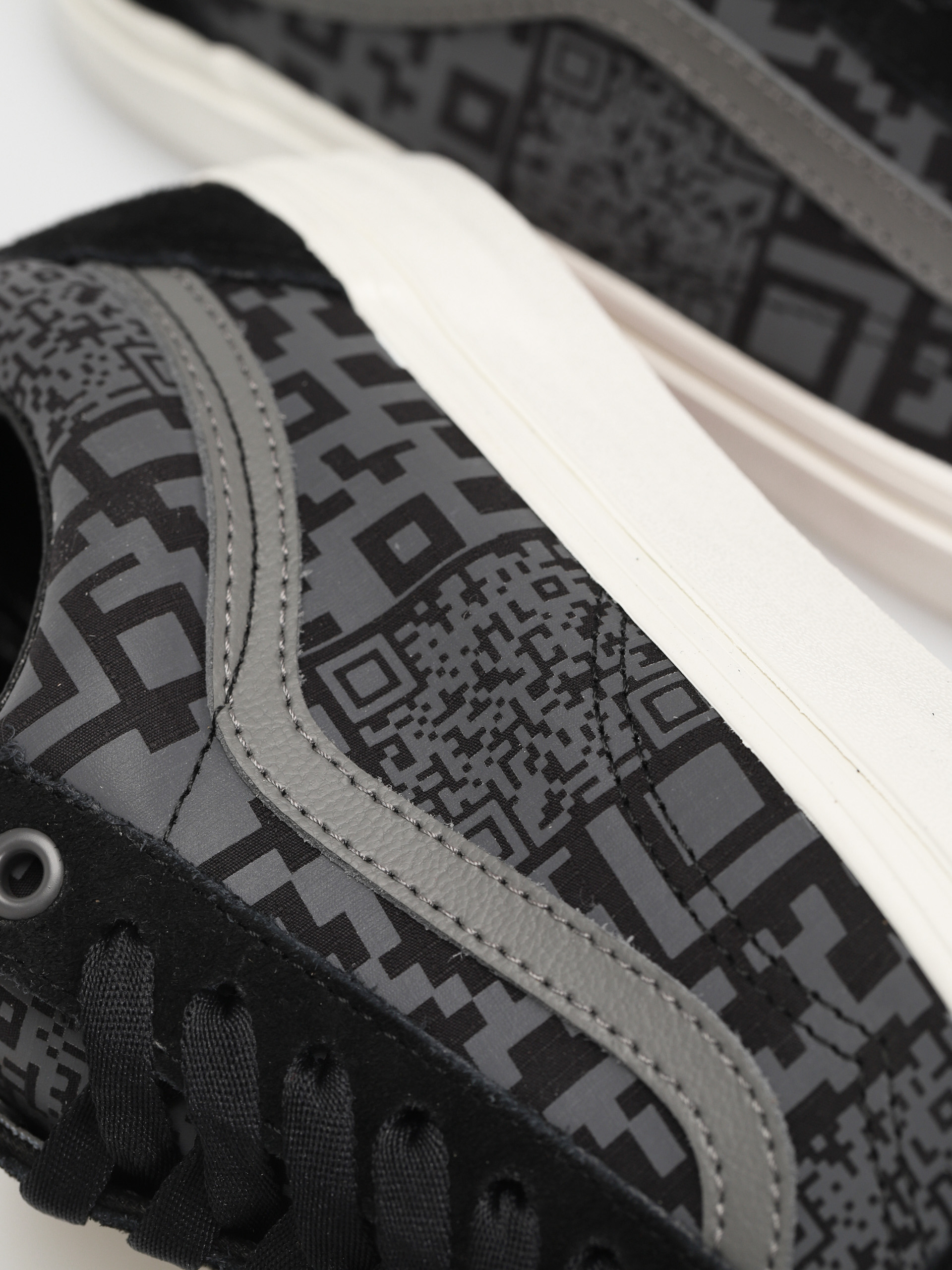 Vans Old Skool Shoes (qr checkerboard black/reflective)