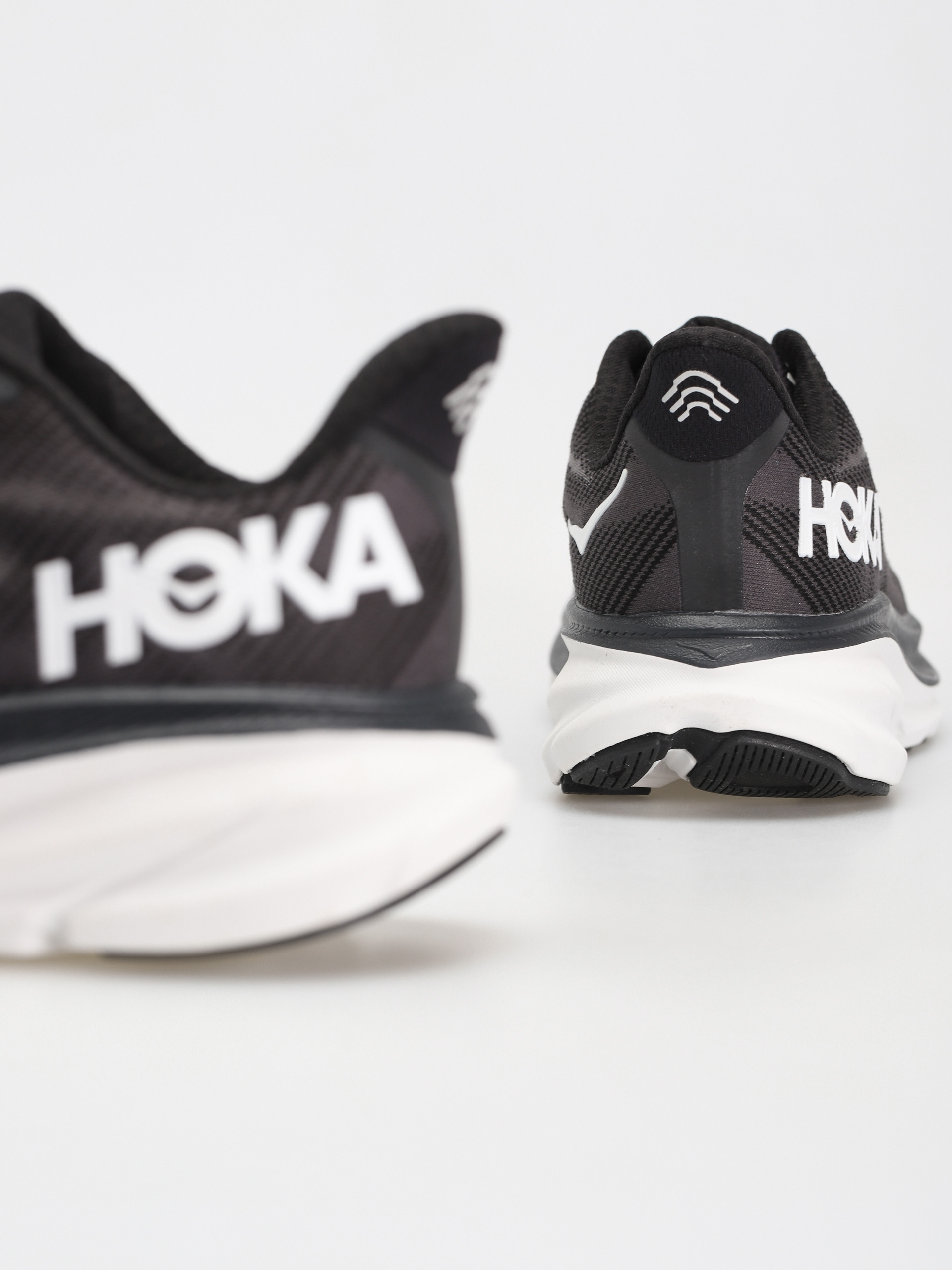 Hoka Clifton 9 Shoes (black/white)